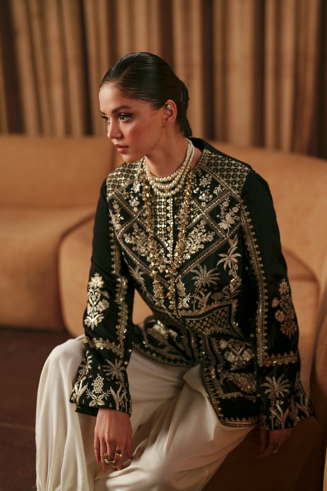 EMBROIDERED SUIT (E1042/104/902)