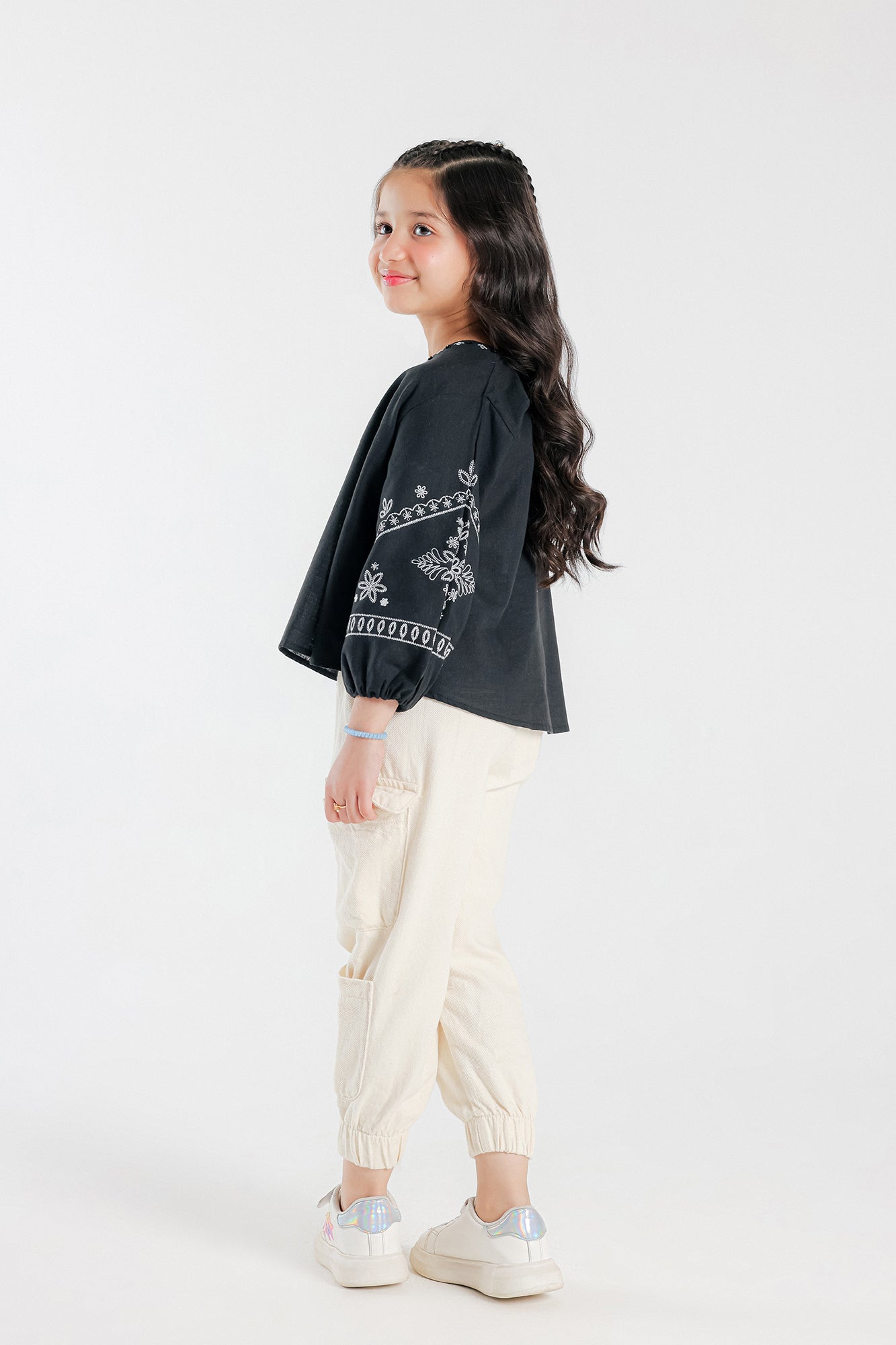 EMBROIDERED TOP (E1042/401/901)