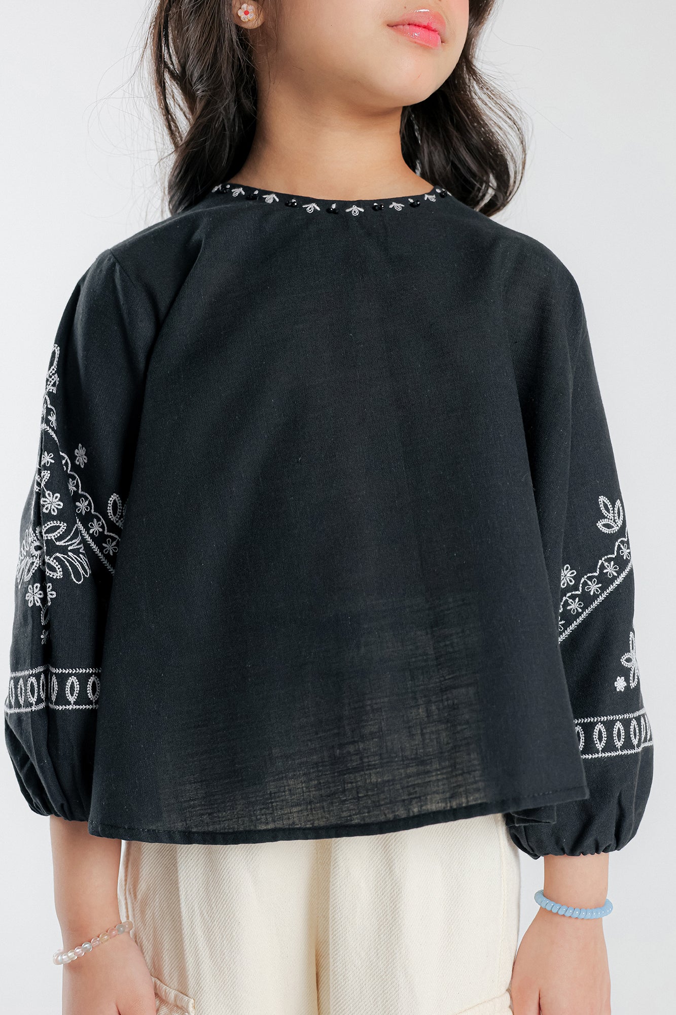 EMBROIDERED TOP (E1042/401/901)