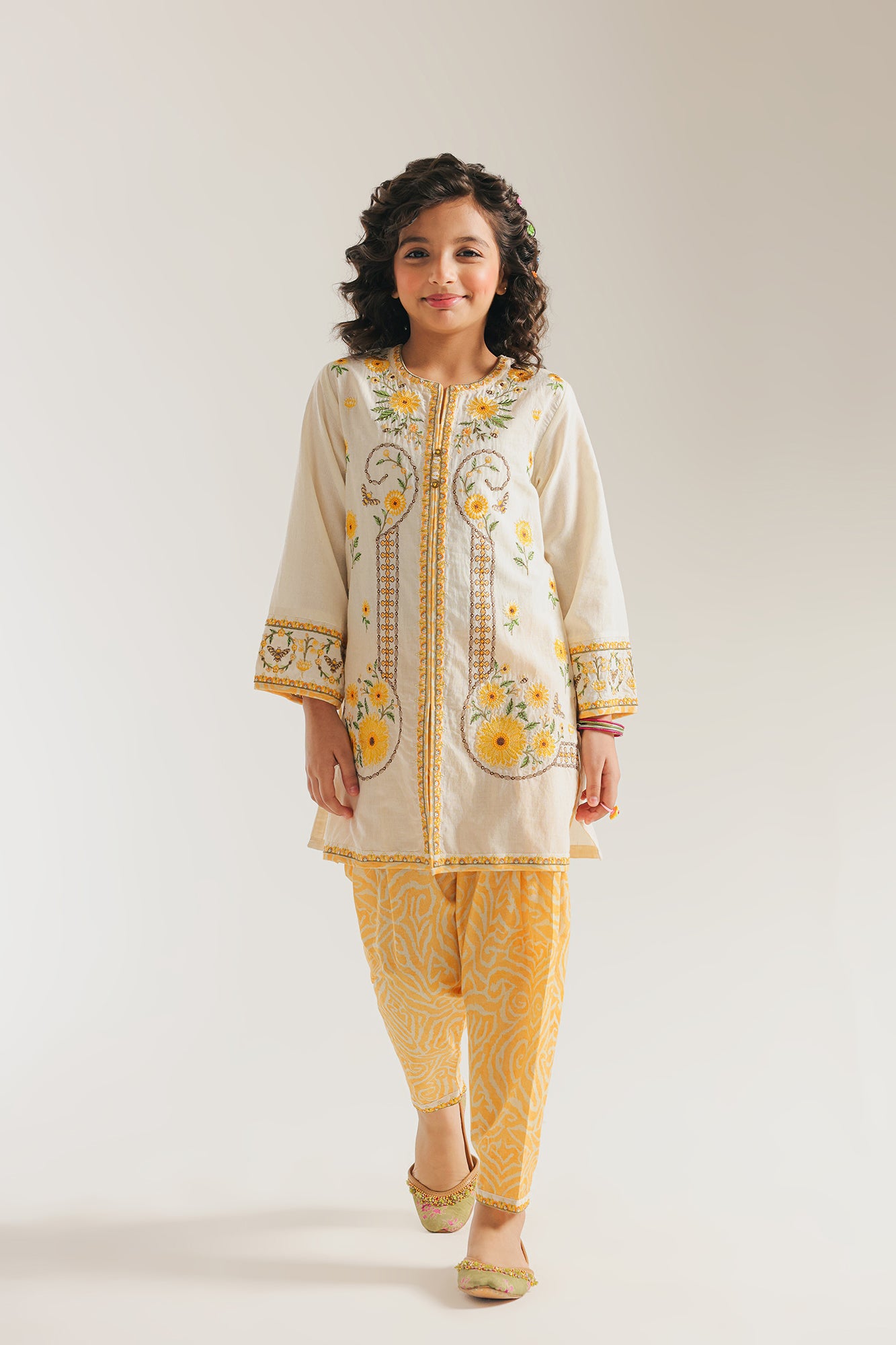 EMBROIDERED SUIT (E1043/402/002 E1043/302/002)