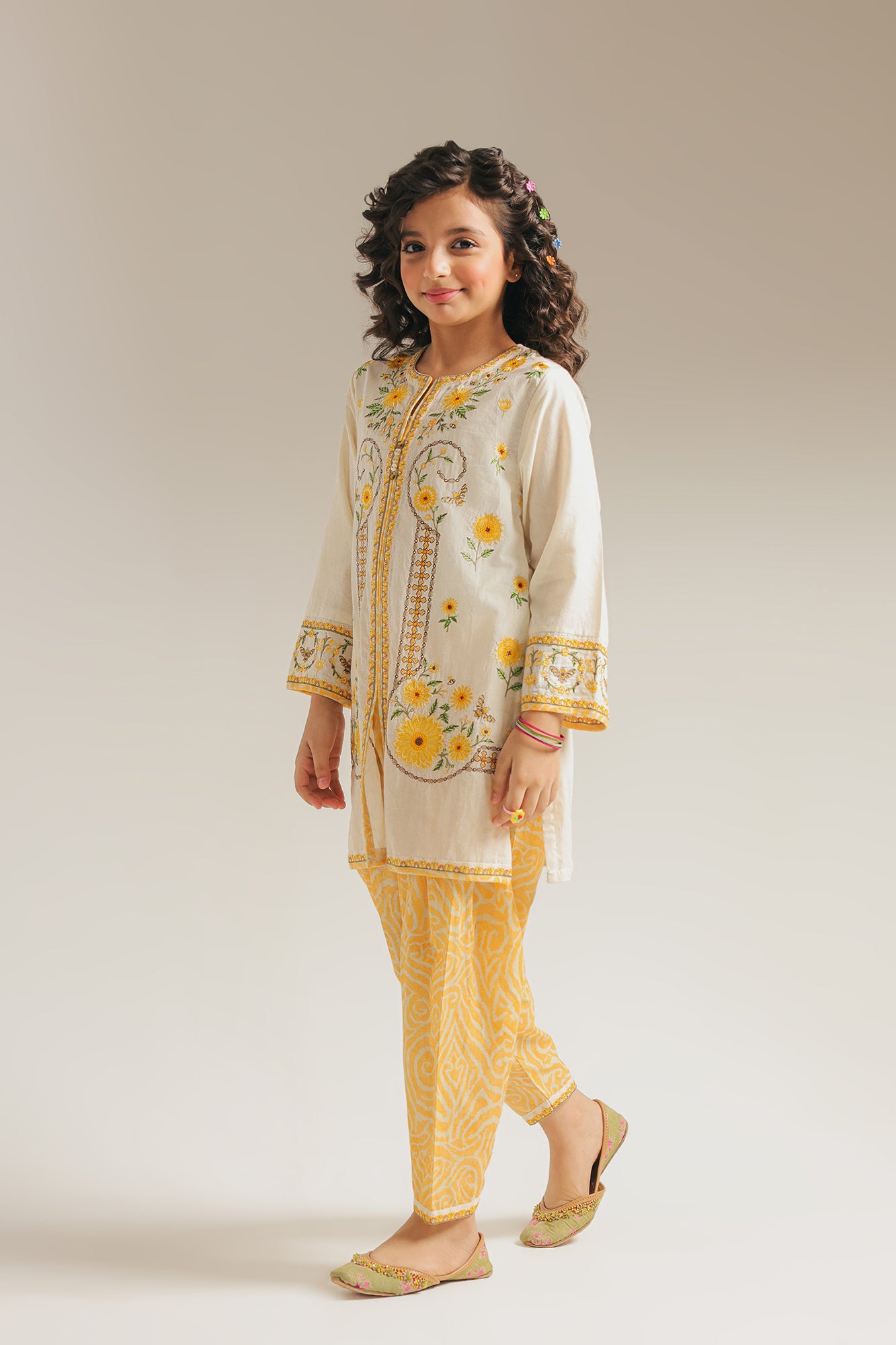 EMBROIDERED SUIT (E1043/402/002 E1043/302/002)