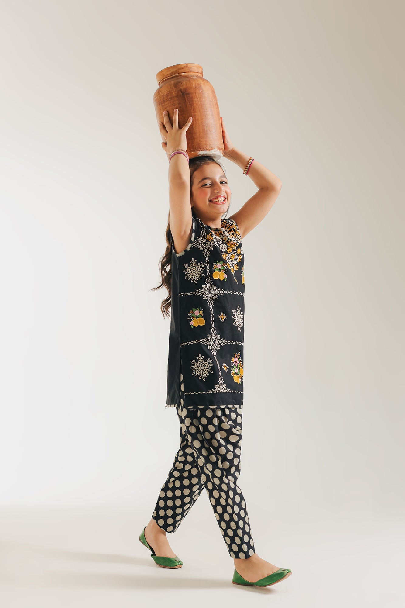 EMBROIDERED SUIT (E1045/402/902 E1045/302/902)