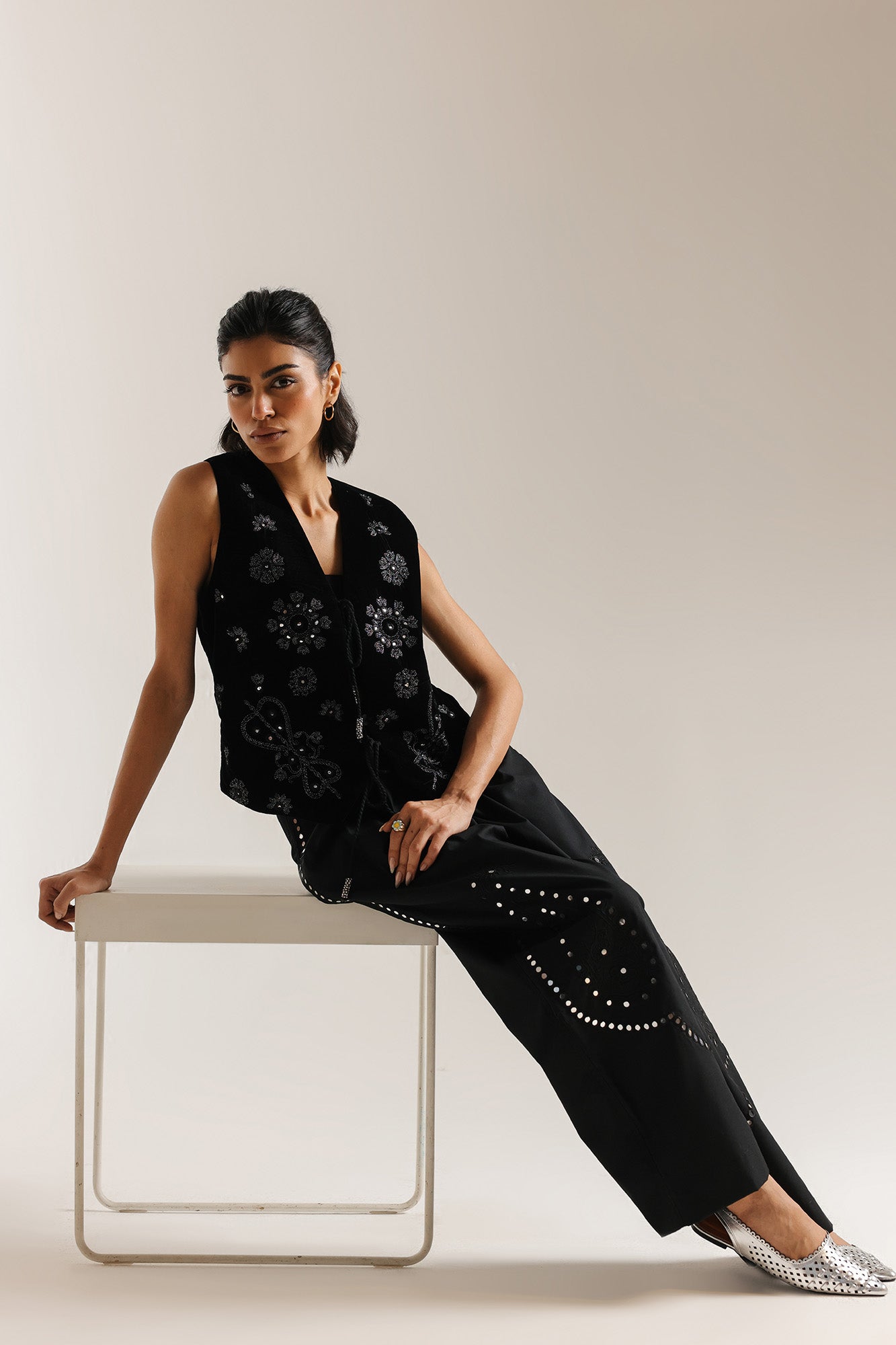 EMBROIDERED TOP (E1048/101/902)