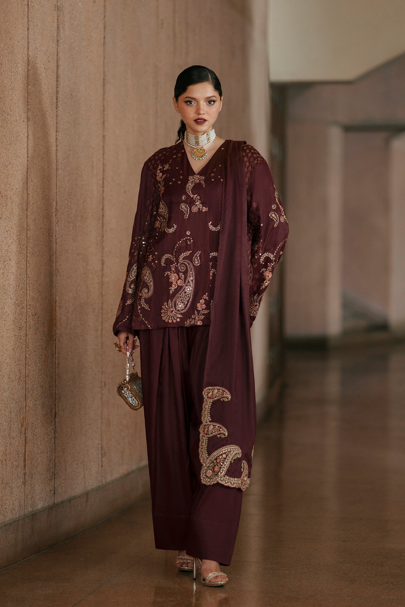 EMBROIDERED SUIT (E1048/104/318)