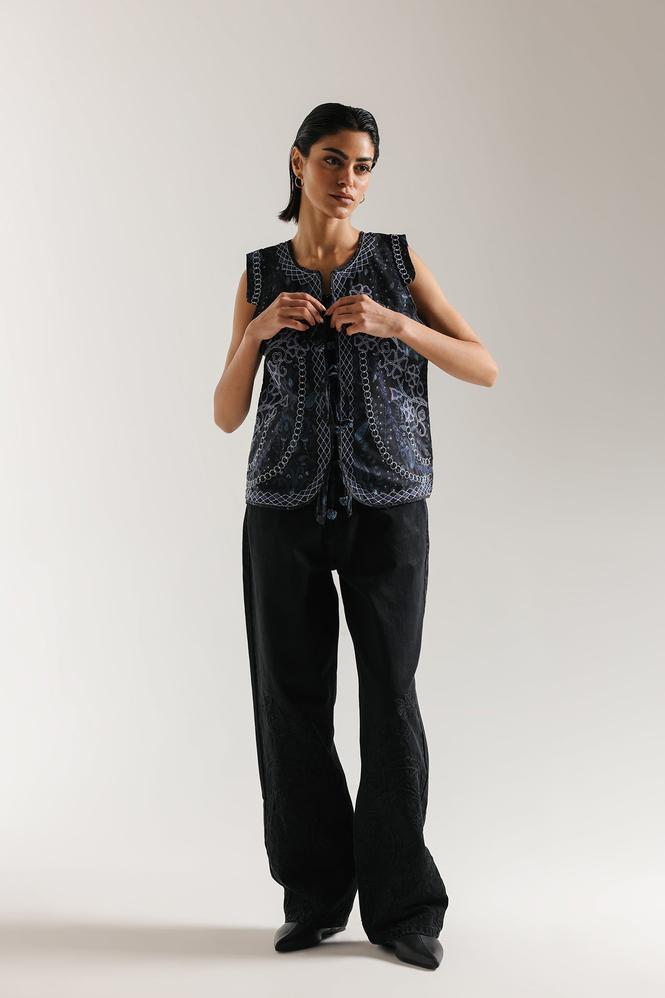 EMBROIDERED WAIST COAT (E1049/101/902)