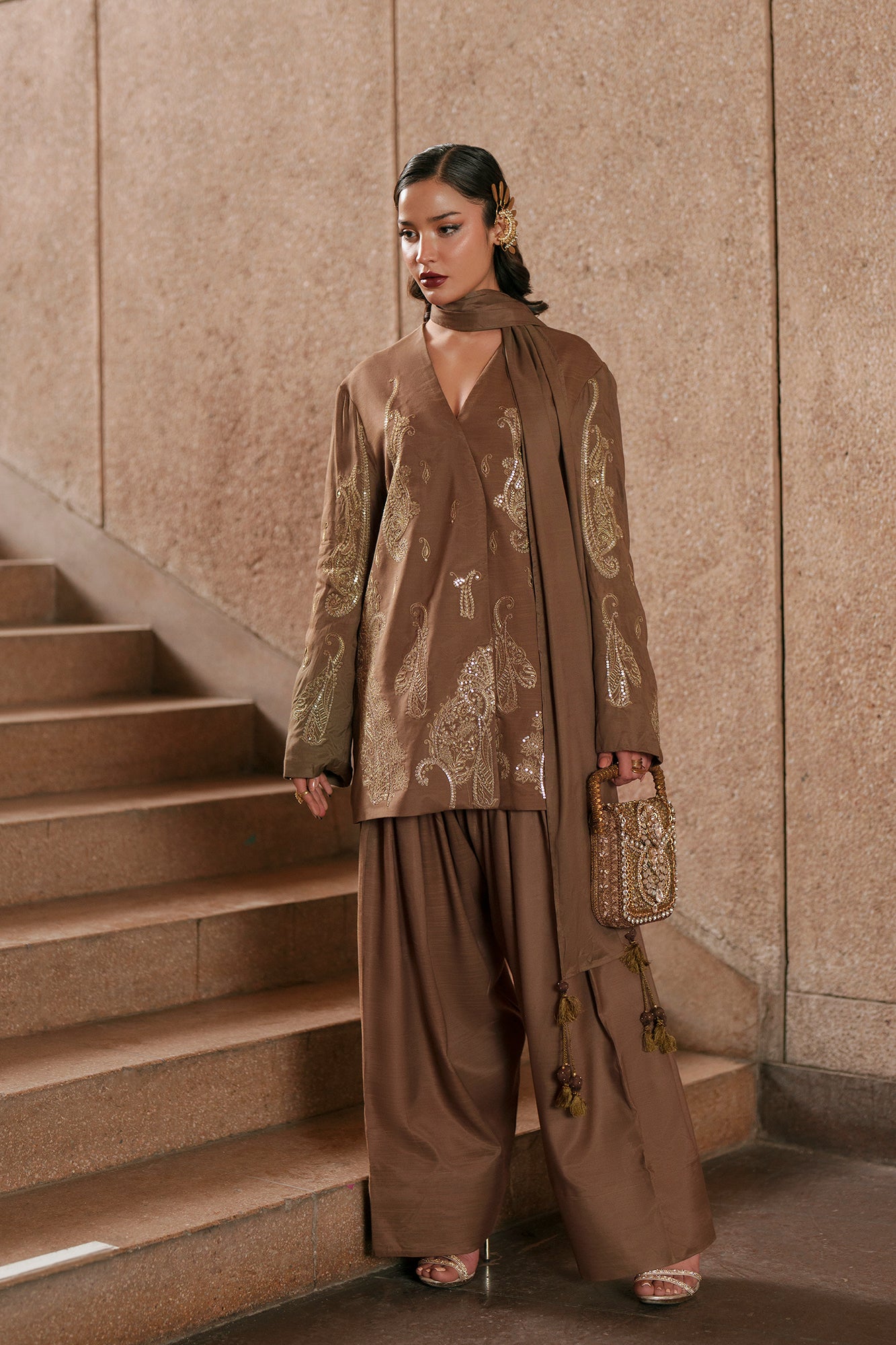 EMBROIDERED SUIT (E1049/104/118)