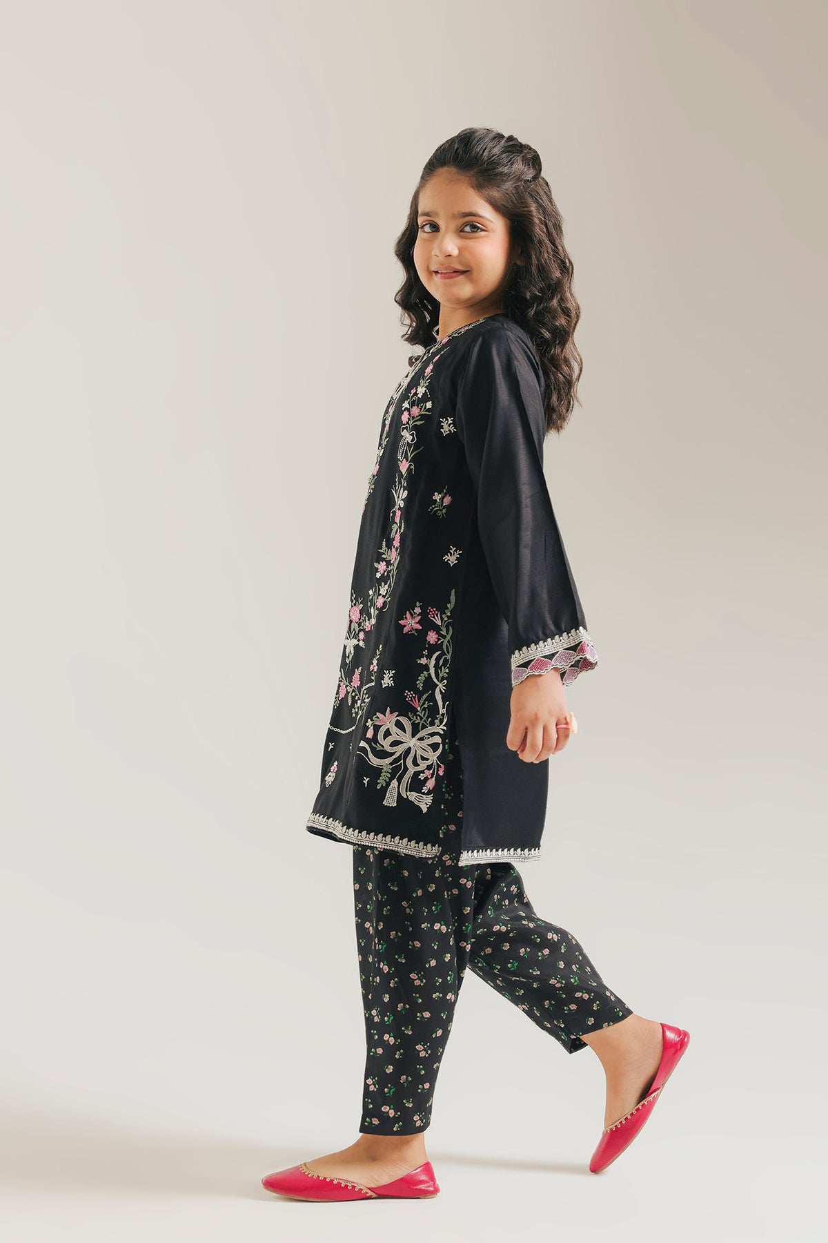 EMBROIDERED SUIT (E1050/404/902 E1050/304/902)