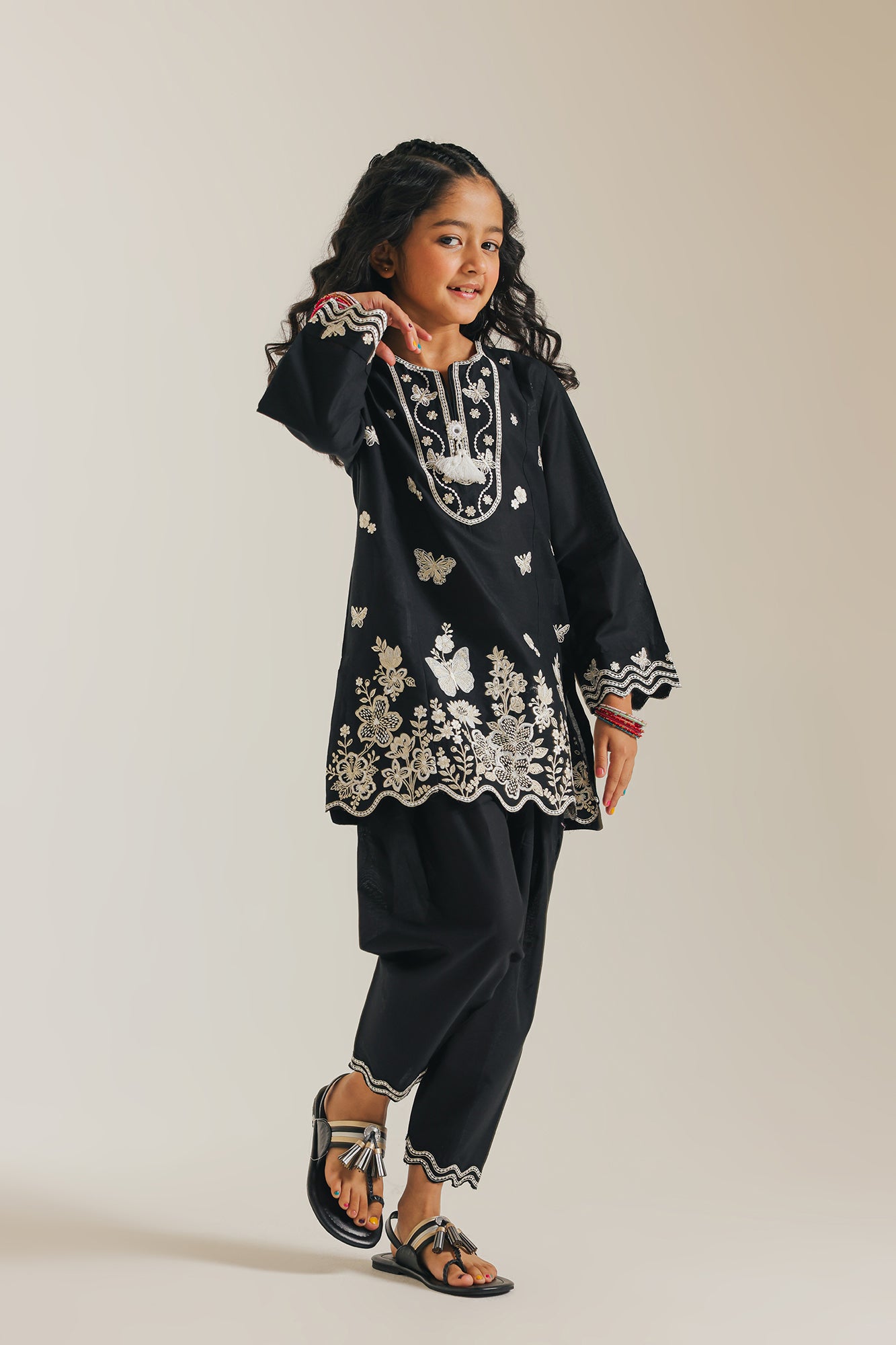EMBROIDERED SUIT (E1051/402/902 E1051/302/902)