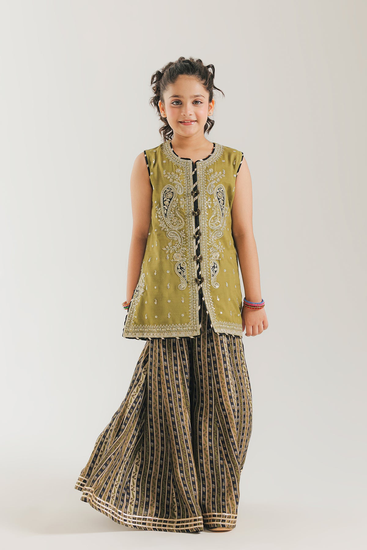 EMBROIDERED SUIT (E1052-404-121 E1052-304-121)