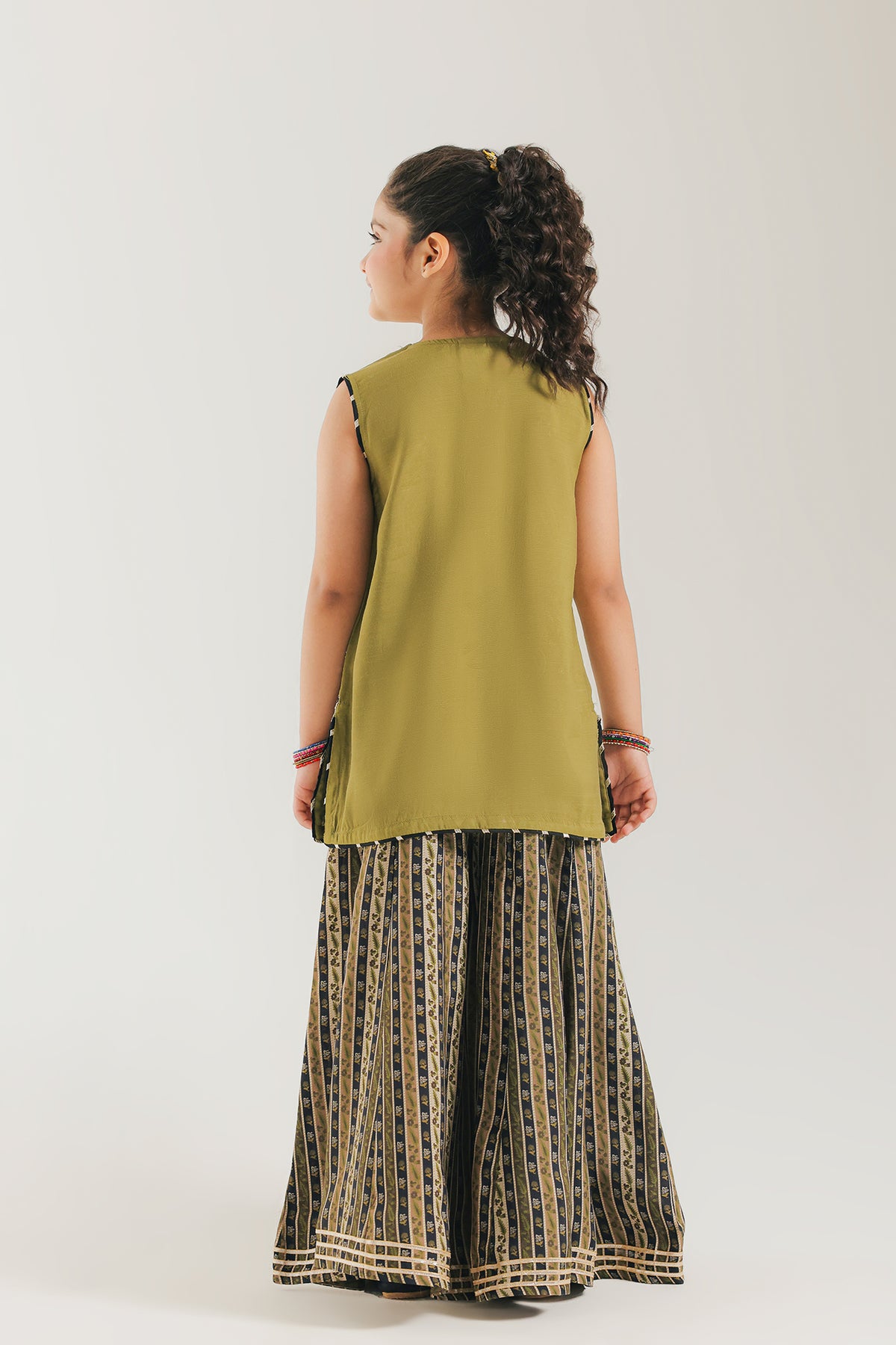 EMBROIDERED SUIT (E1052-404-121 E1052-304-121)
