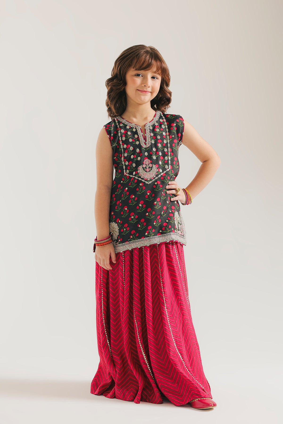EMBROIDERED SUIT (E1055/404/901 E1055/304/901)