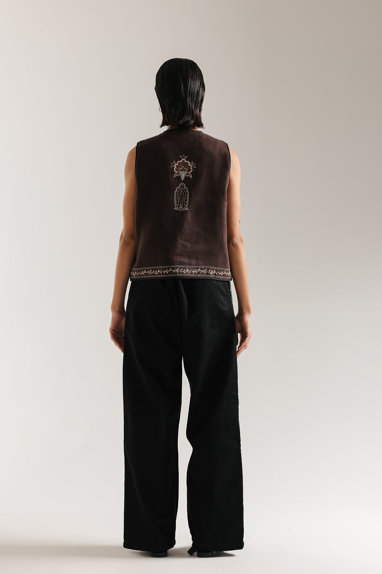 EMBROIDERED JEANS (E1057/101/901)