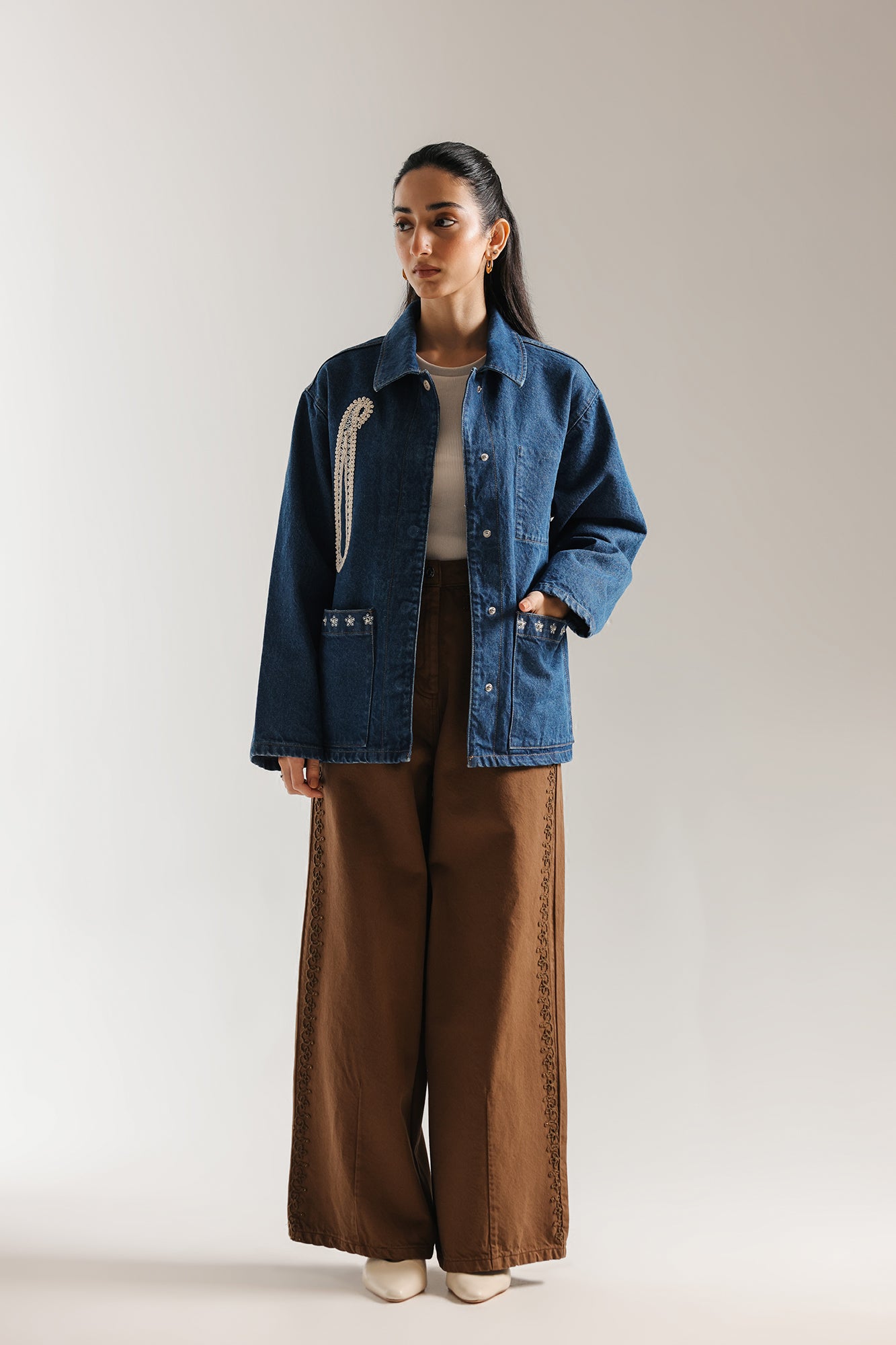 EMBROIDERED JEANS (E1058/101/821)