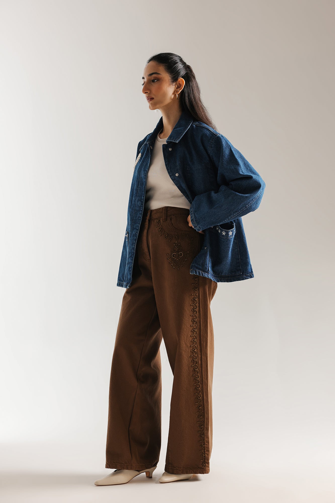EMBROIDERED JEANS (E1058/101/821)