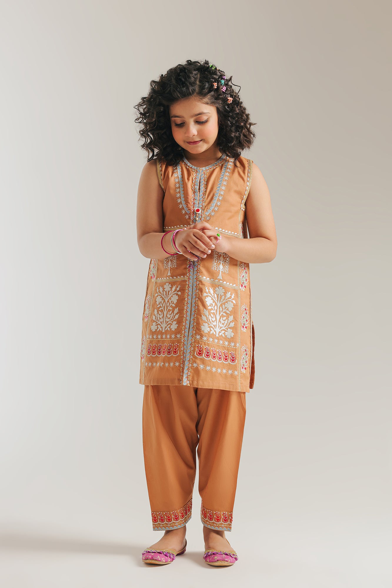 EMBROIDERED SUIT (E1062/402/111 E1062/302/111)