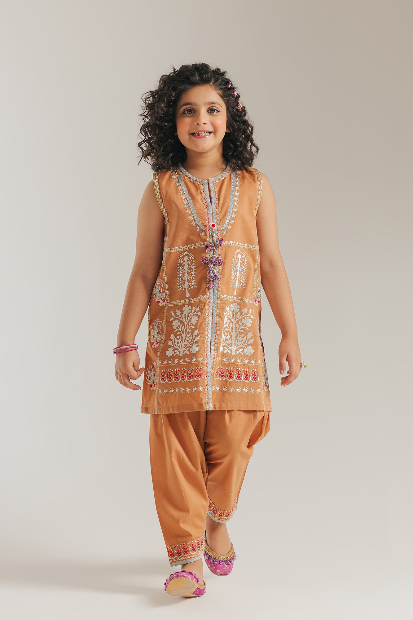 EMBROIDERED SUIT (E1062/402/111 E1062/302/111)