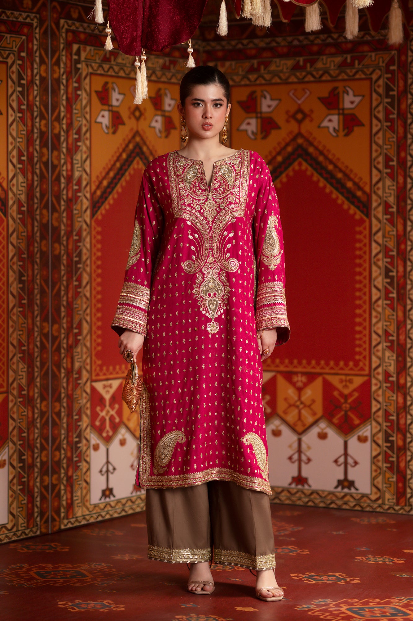 EMBROIDERED SUIT (E1063/104/409)