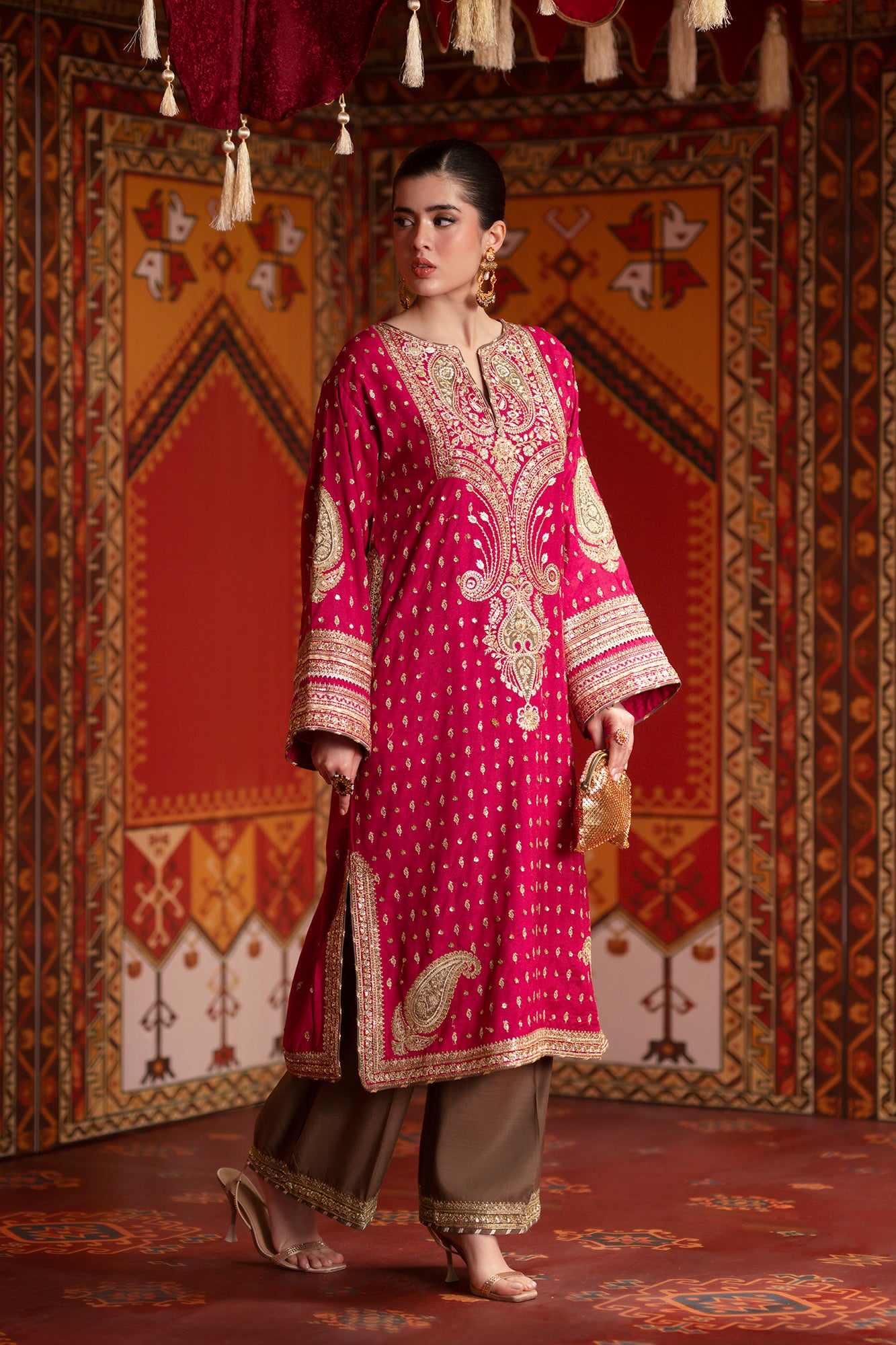 EMBROIDERED SUIT (E1063/104/409)