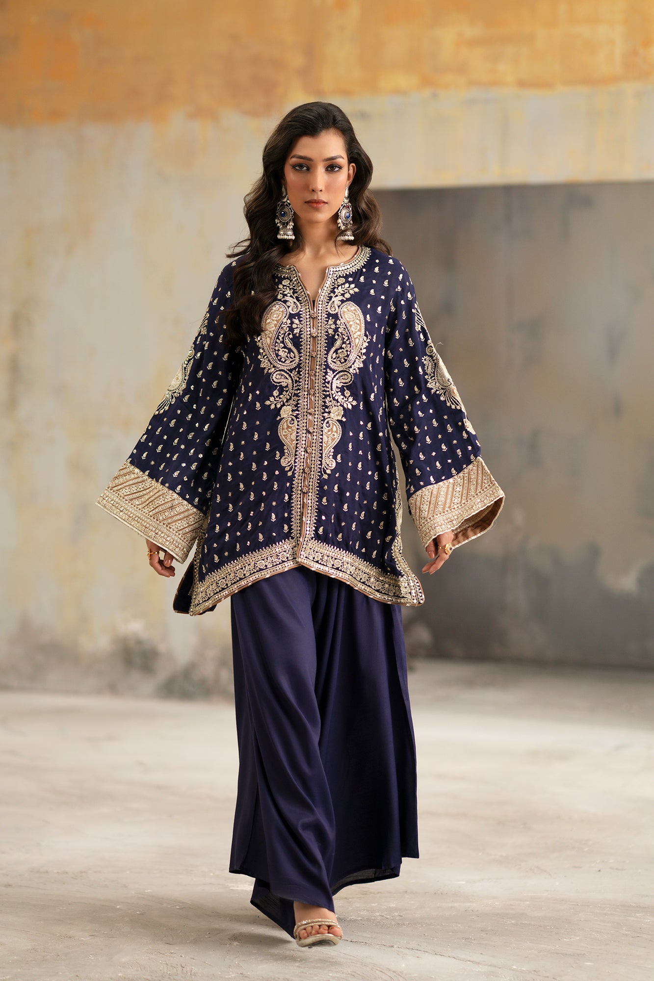 EMBROIDERED SUIT (E1064/104/626)