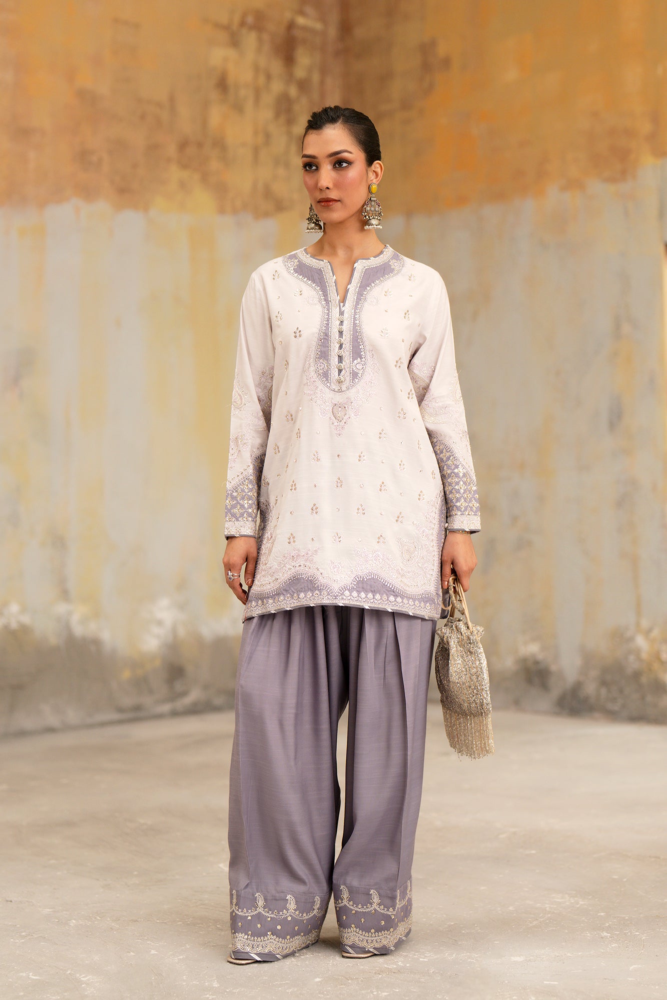 EMBROIDERED SUIT (E1071/104/515)