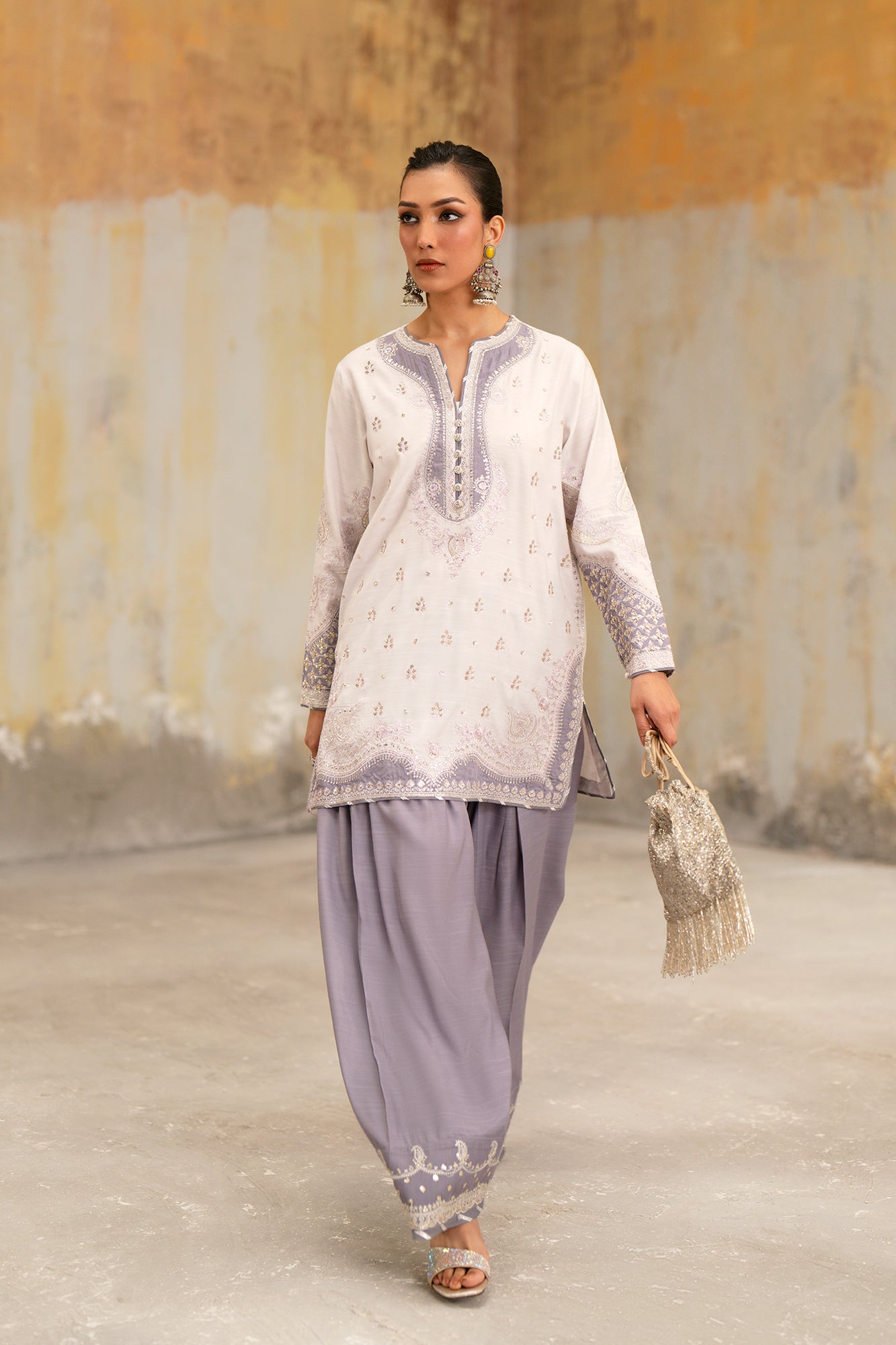 EMBROIDERED SUIT (E1071/104/515)