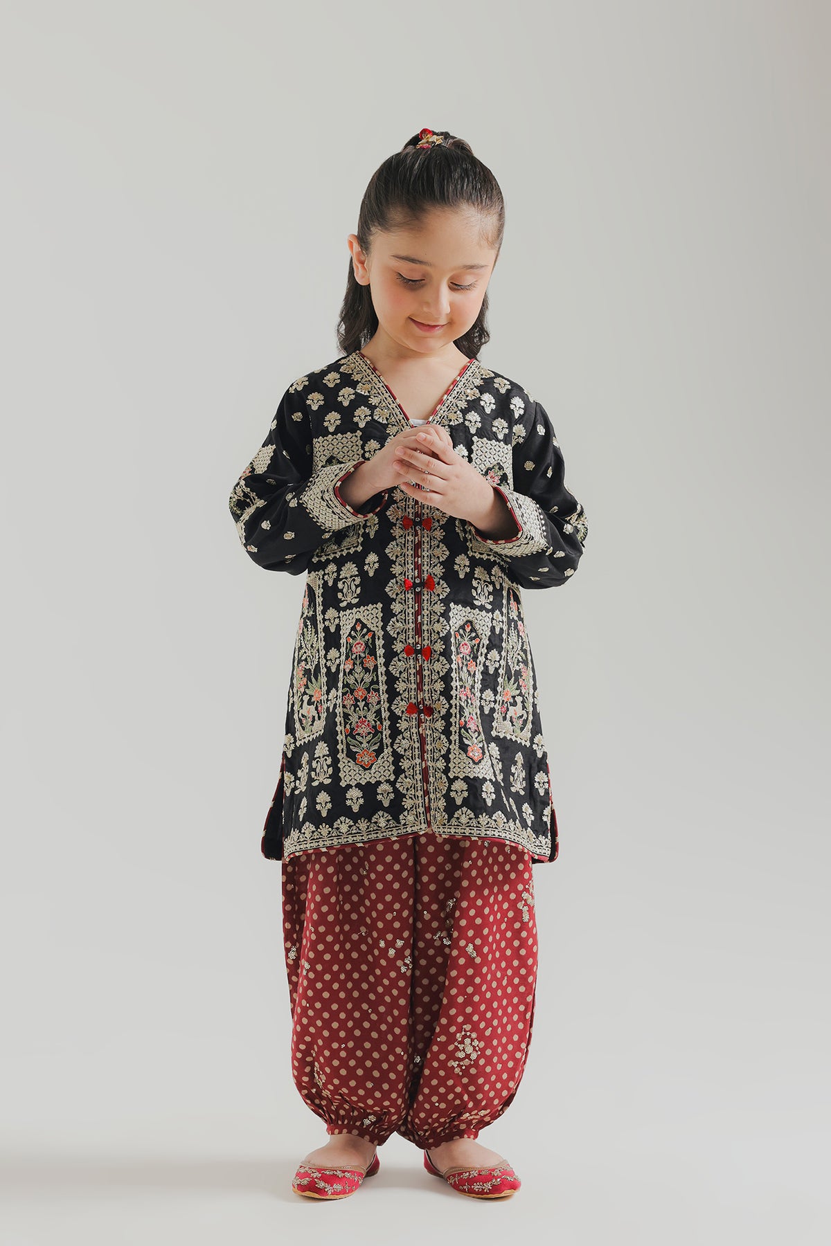 EMBROIDERED SUIT (E1072-404-902 E1072-304-902)