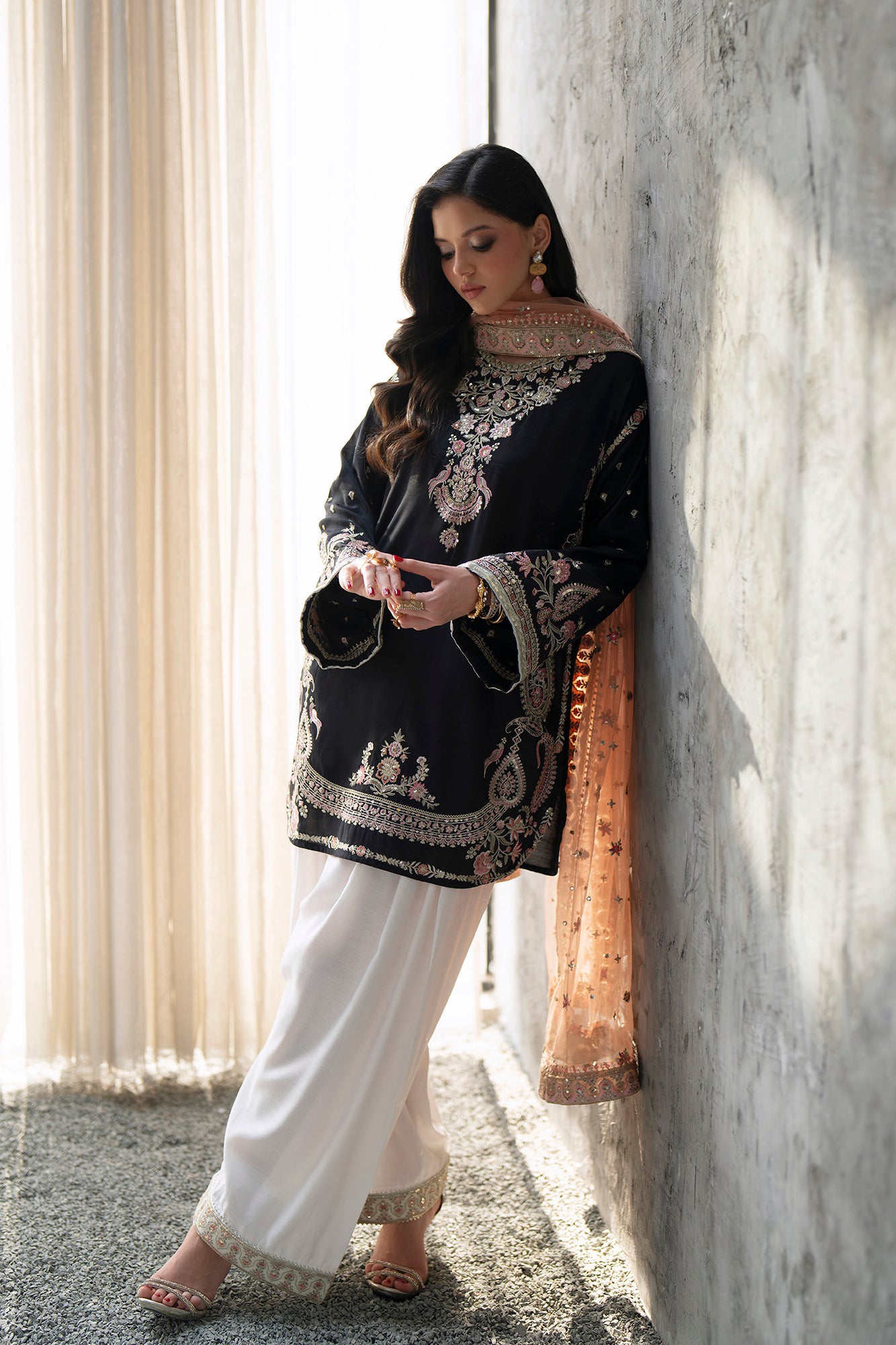 EMBROIDERED SUIT (E1076/104/902)