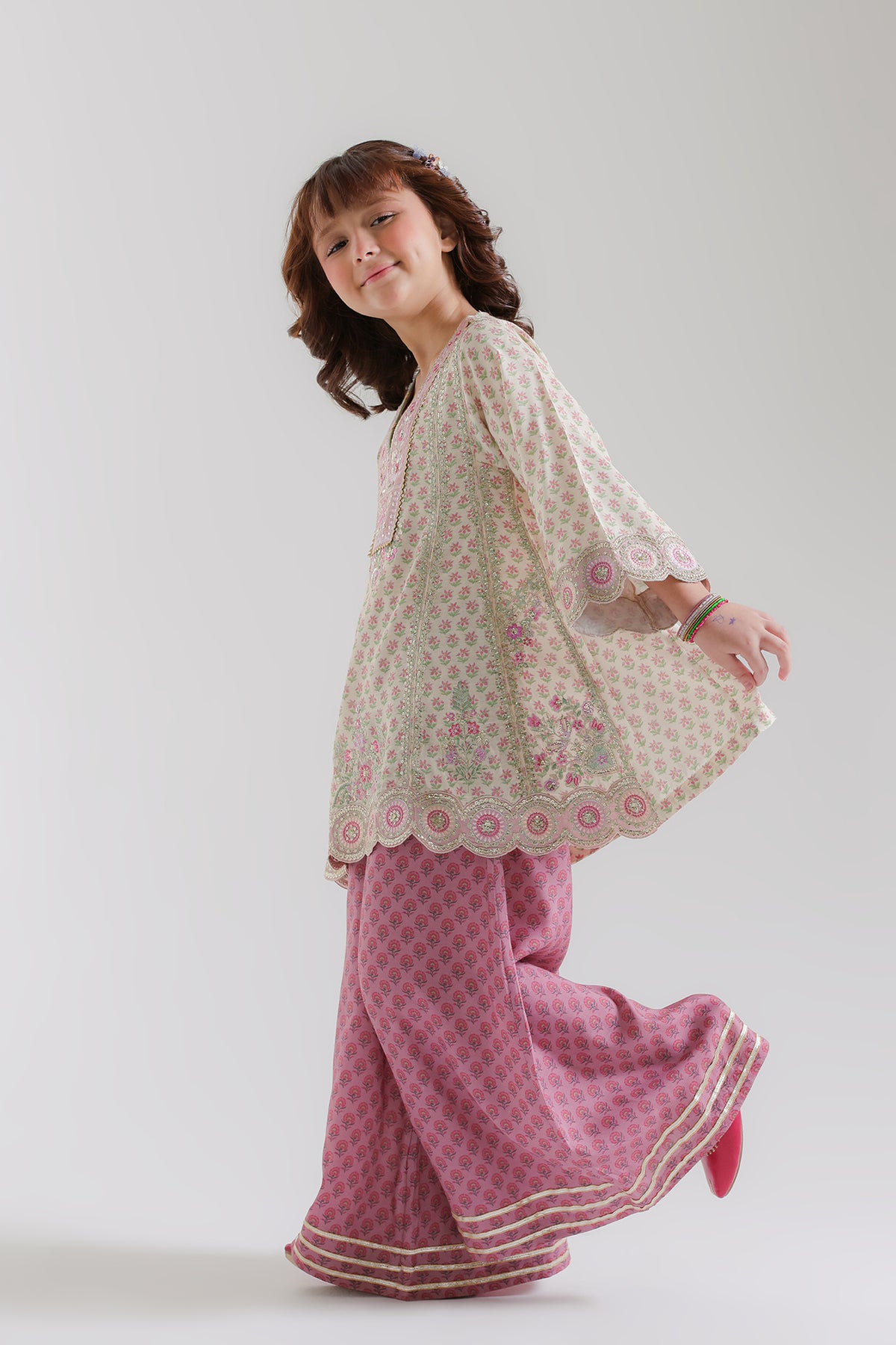 EMBROIDERED SUIT (E1084-404-004 E1084-304-004)