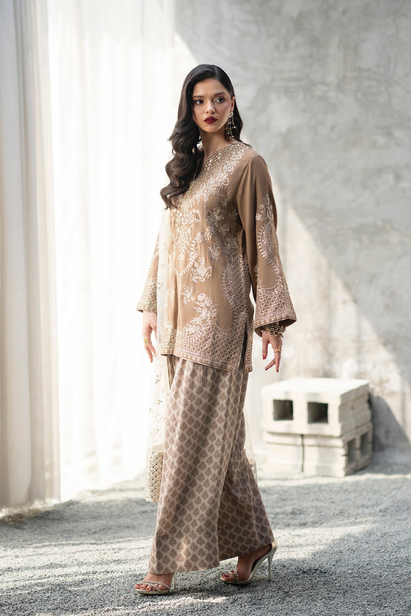 EMBROIDERED SUIT (E1086/104/111)