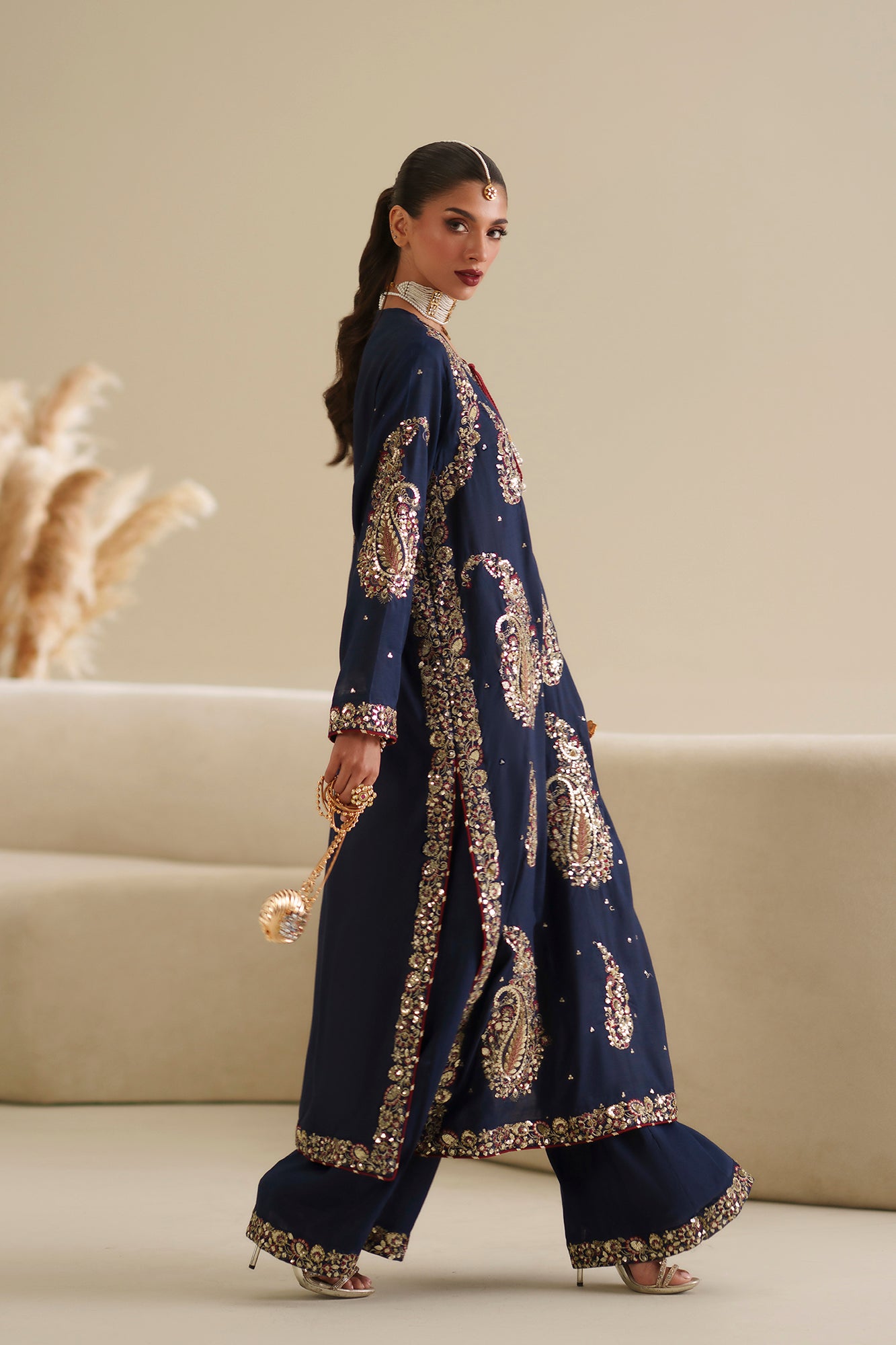 EMBROIDERED SUIT (E1090/104/623)