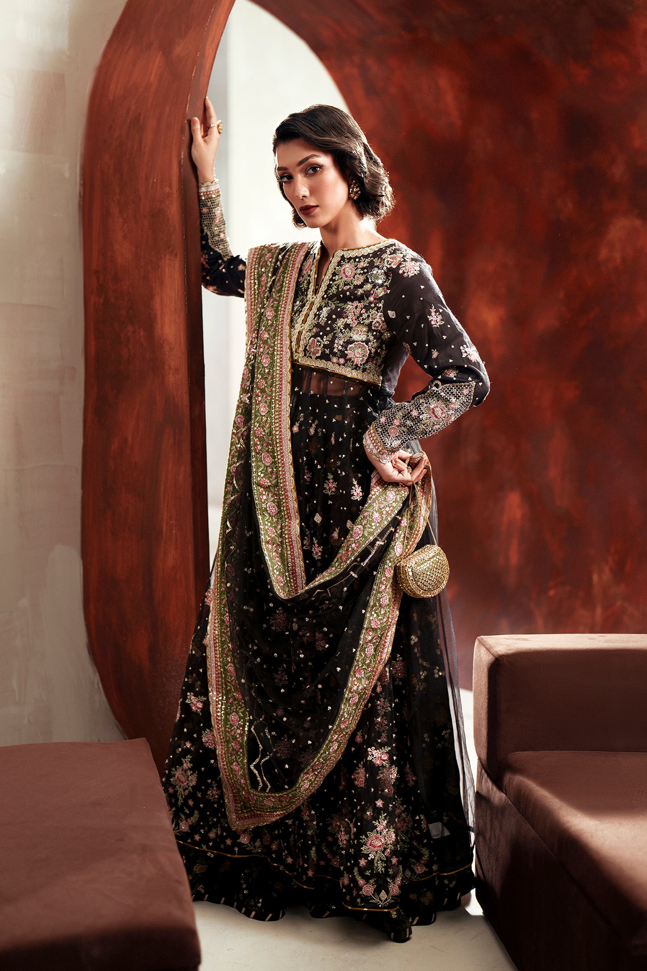 EMBROIDERED SUIT (E1092/104/902)