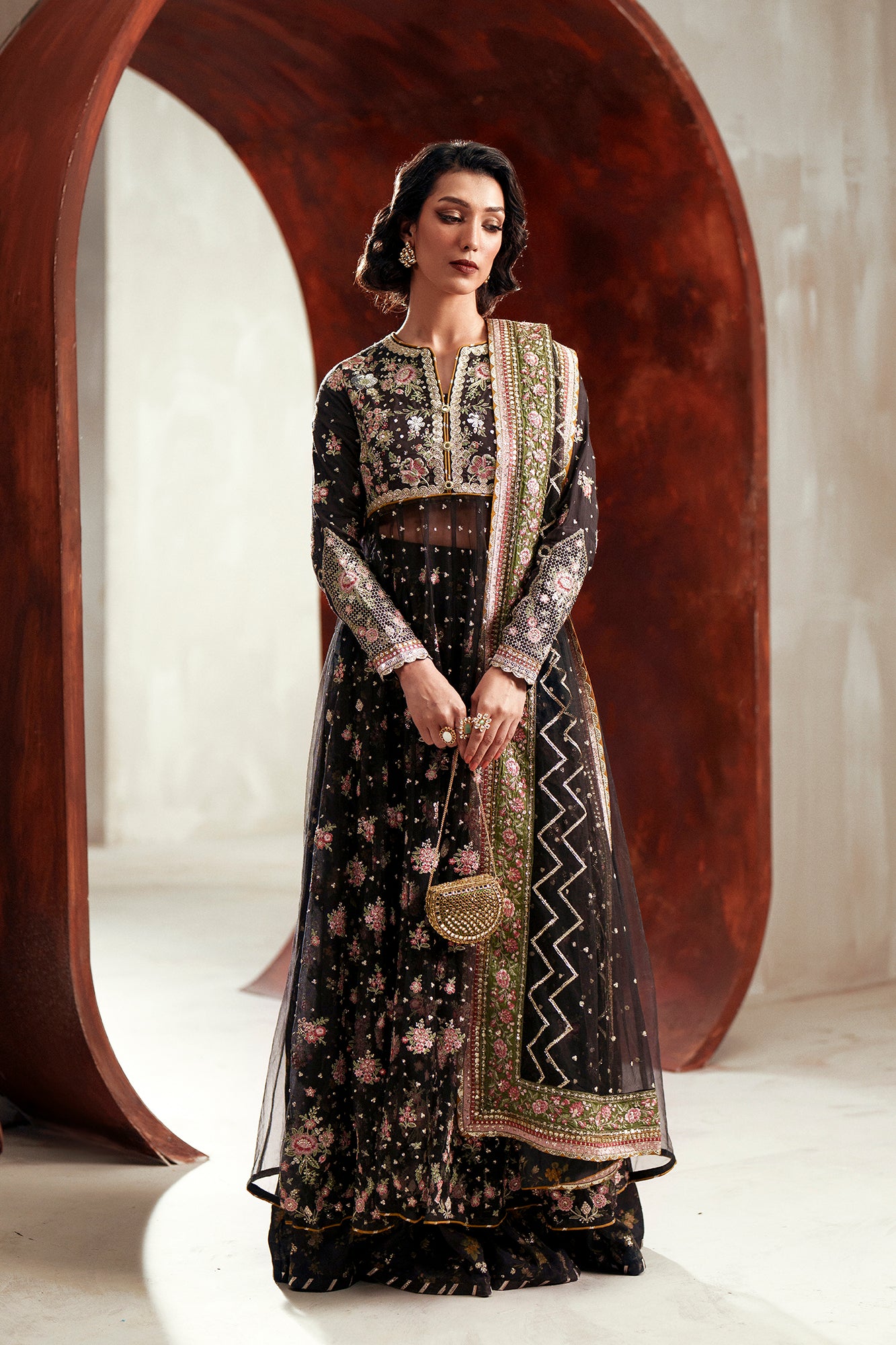 EMBROIDERED SUIT (E1092/104/902)