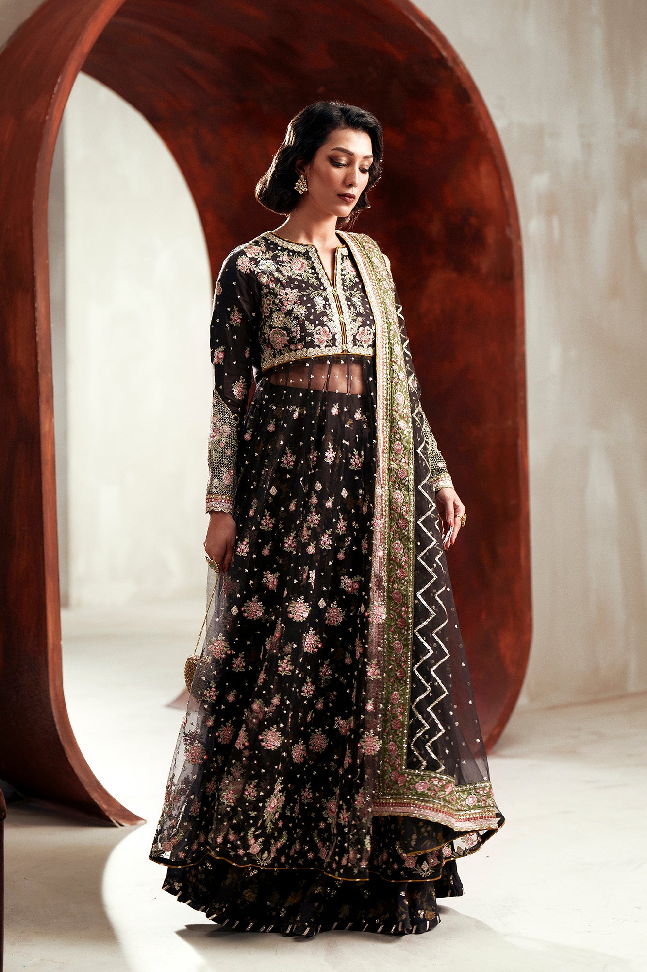 EMBROIDERED SUIT (E1092/104/902)