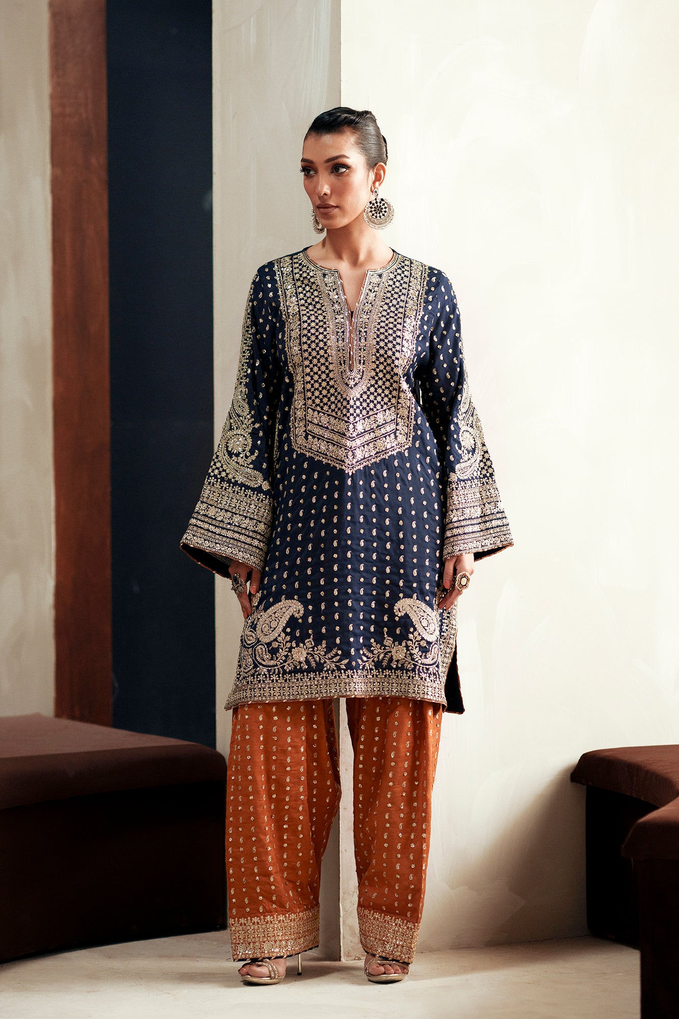 EMBROIDERED SUIT (E1093/104/623)