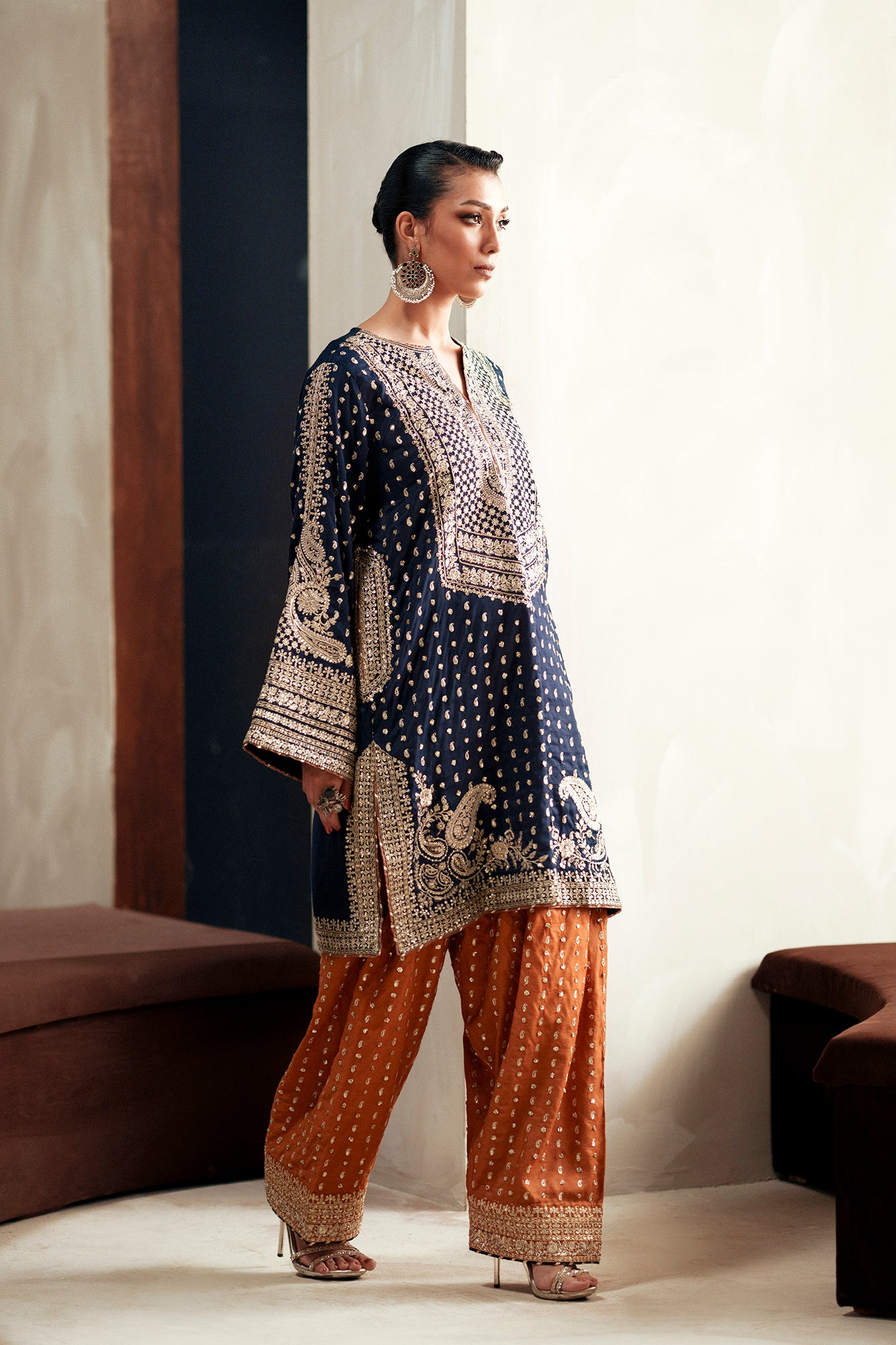 EMBROIDERED SUIT (E1093/104/623)