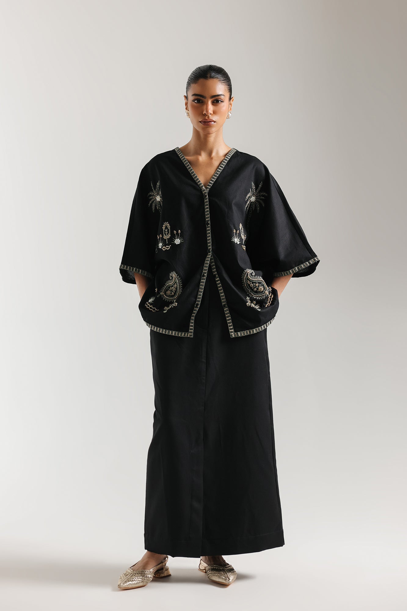 EMBROIDERED TOP (E1106/101/902)