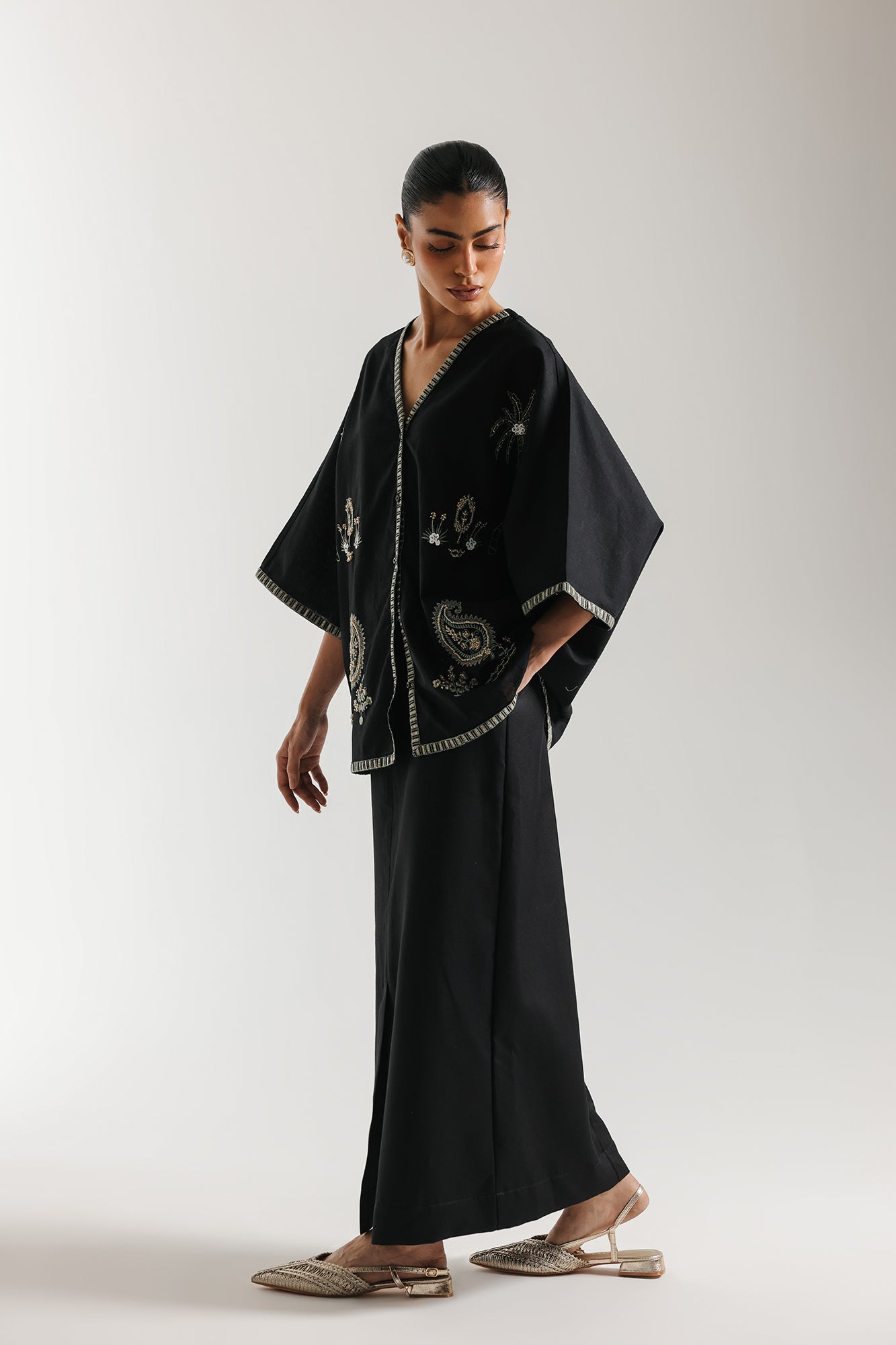 EMBROIDERED TOP (E1106/101/902)