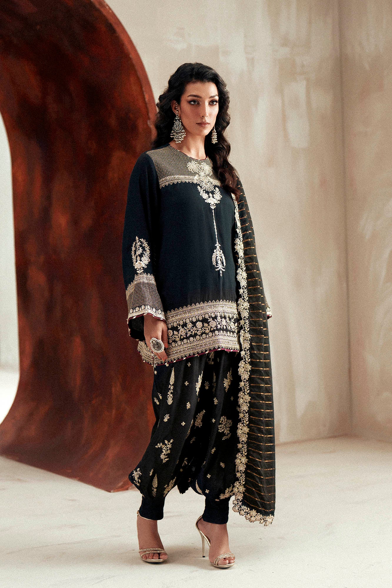 EMBROIDERED SUIT (E1107/104/902)