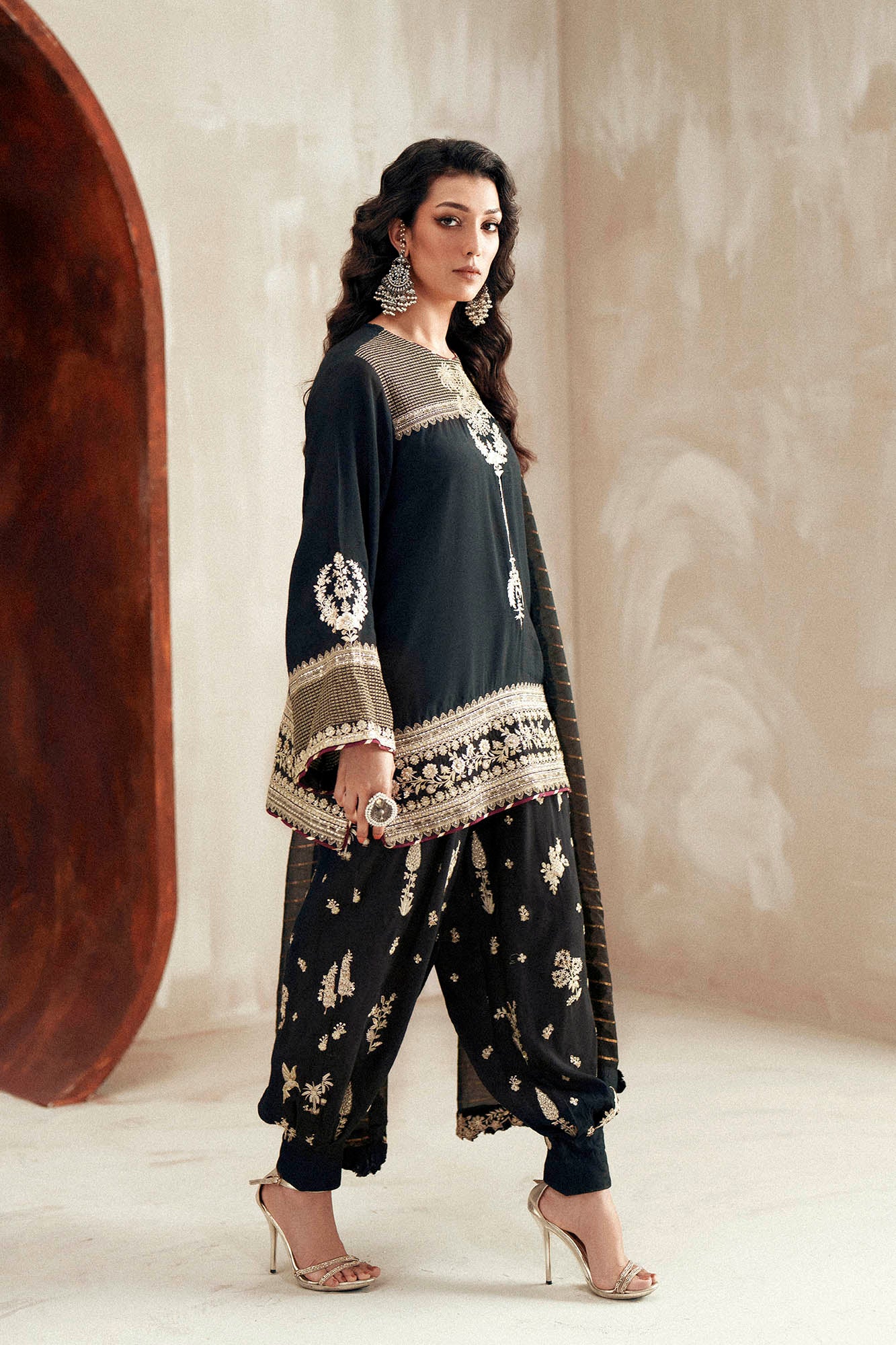 EMBROIDERED SUIT (E1107/104/902)