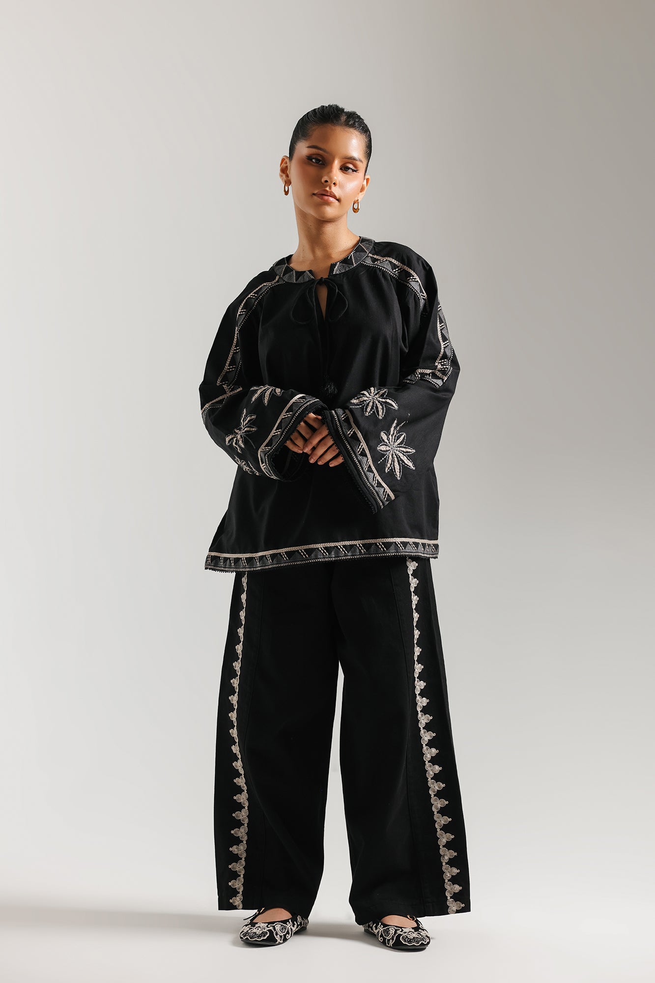 EMBROIDERED TOP (E1110/101/902)