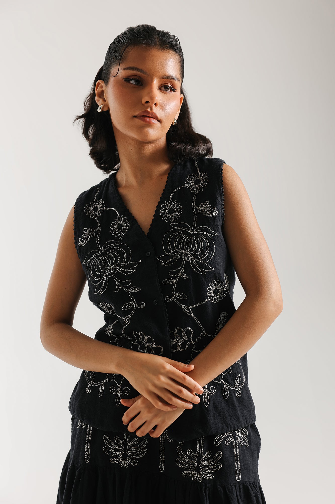 EMBROIDERED WAIST COAT (E1115/101/902)