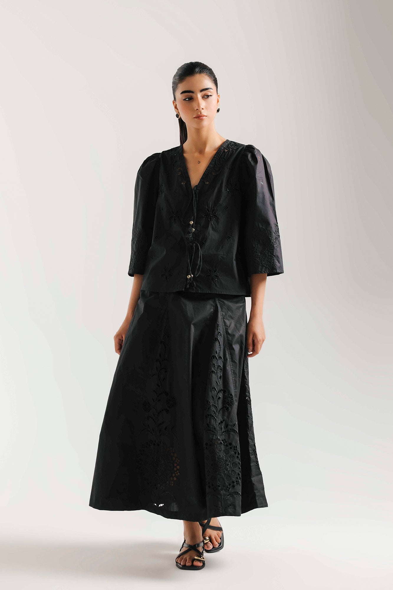 EMBROIDERED SUIT (E1124/101/902)
