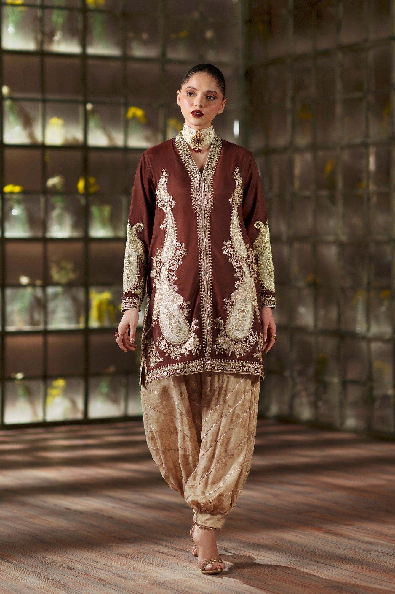 EMBROIDERED SUIT (E1129/104/823)
