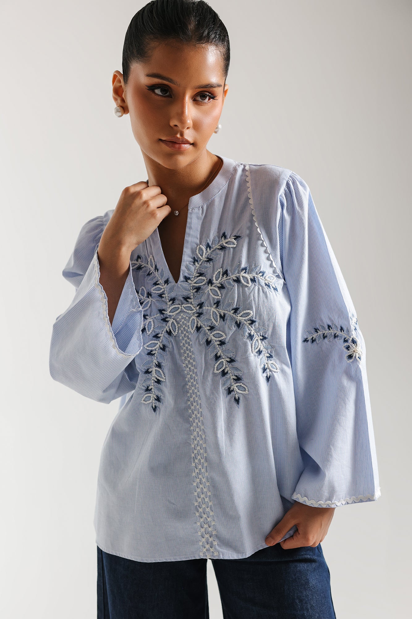 EMBROIDERED TOP (E1130/101/003)