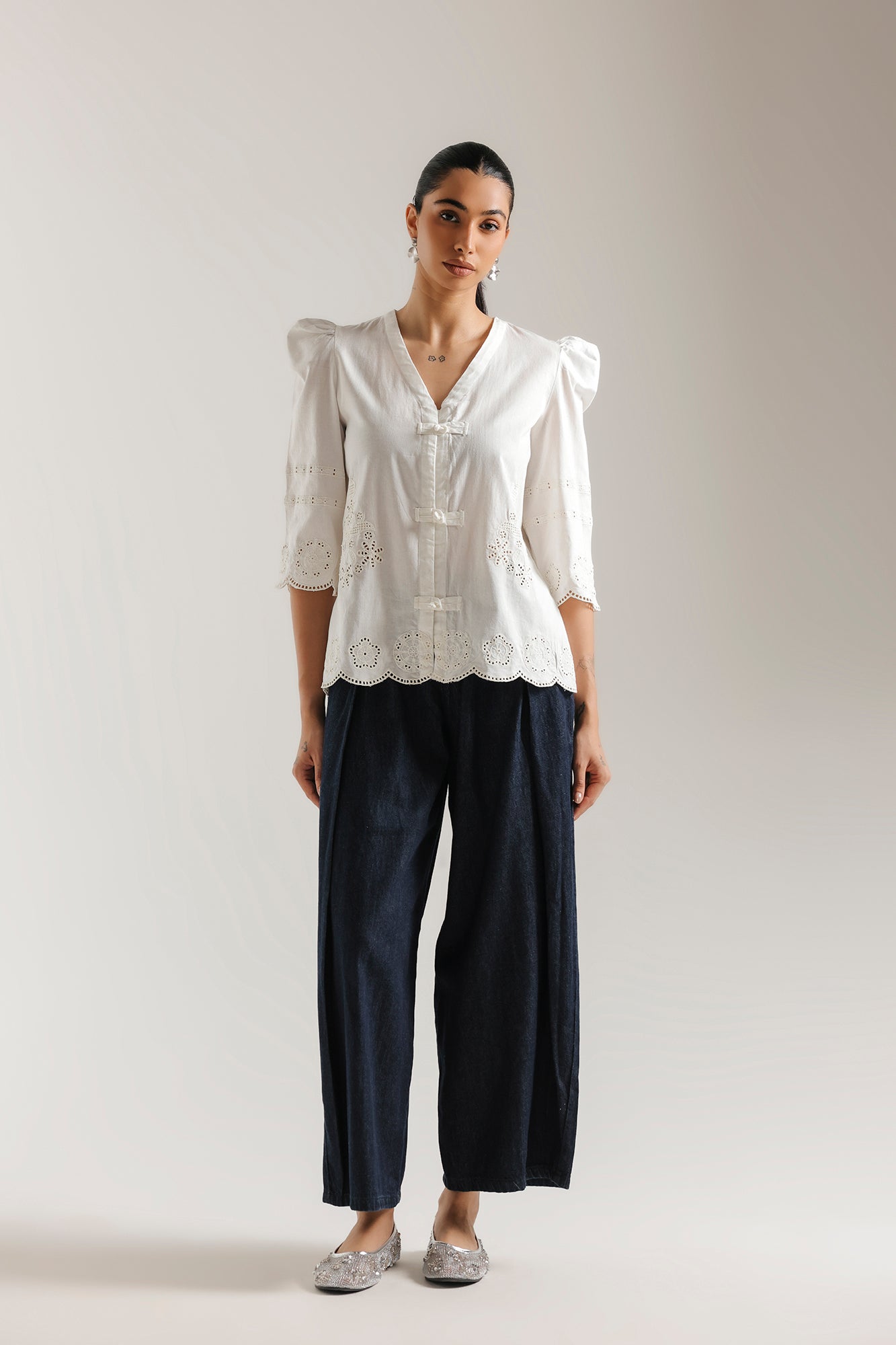 EMBROIDERED TOP (E1131/101/002)