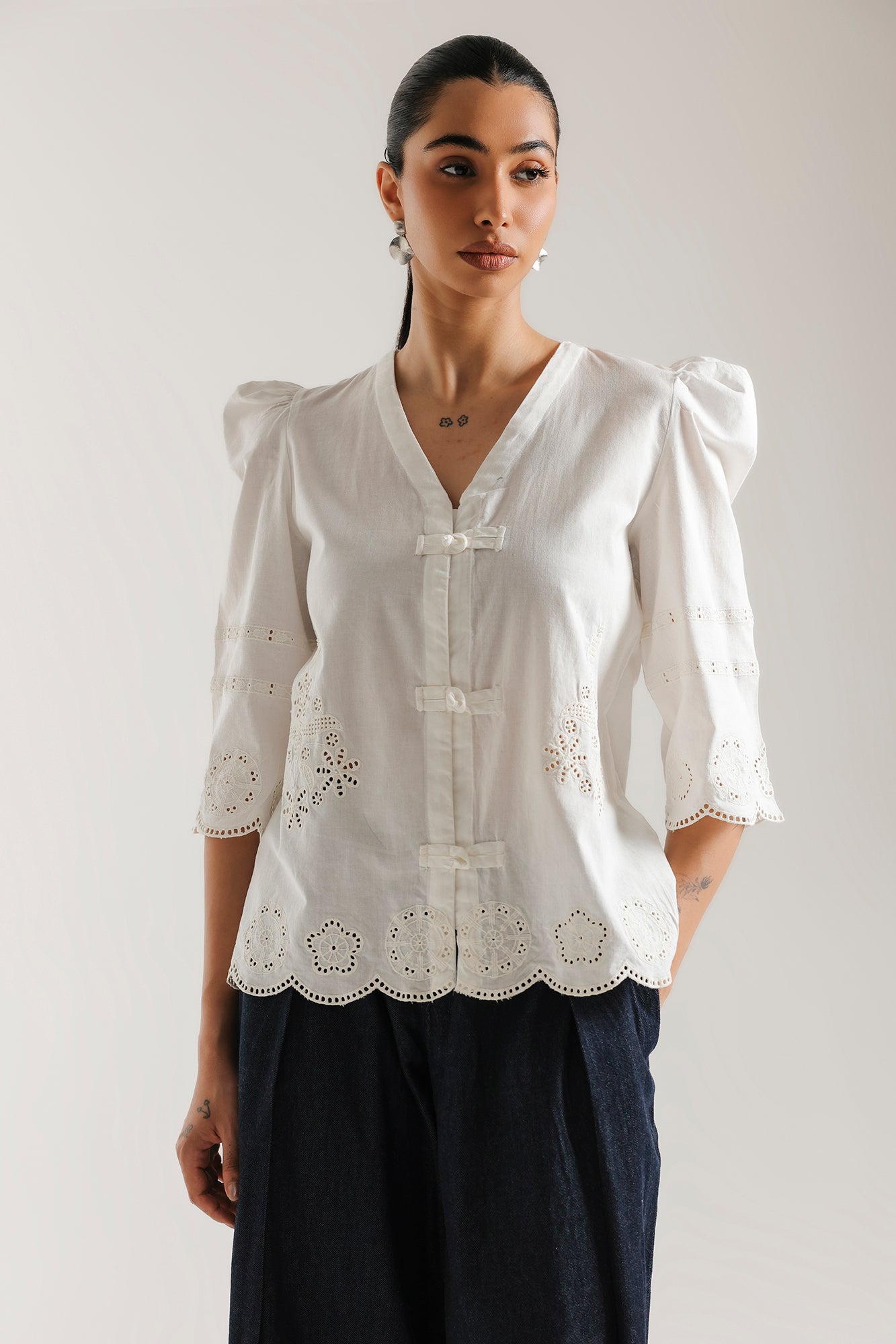 EMBROIDERED TOP (E1131/101/002)