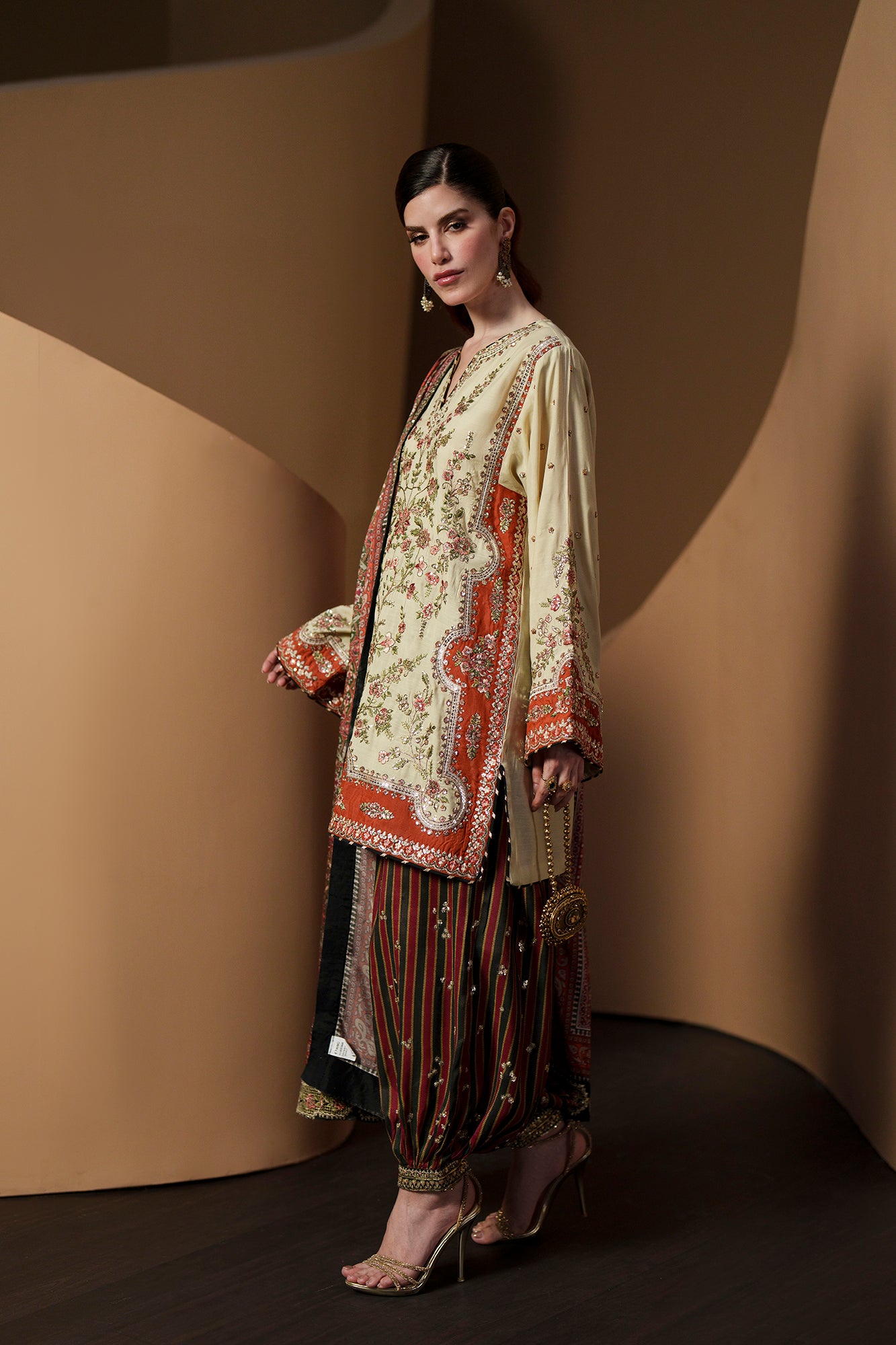 EMBROIDERED SUIT (E1137/104/005)