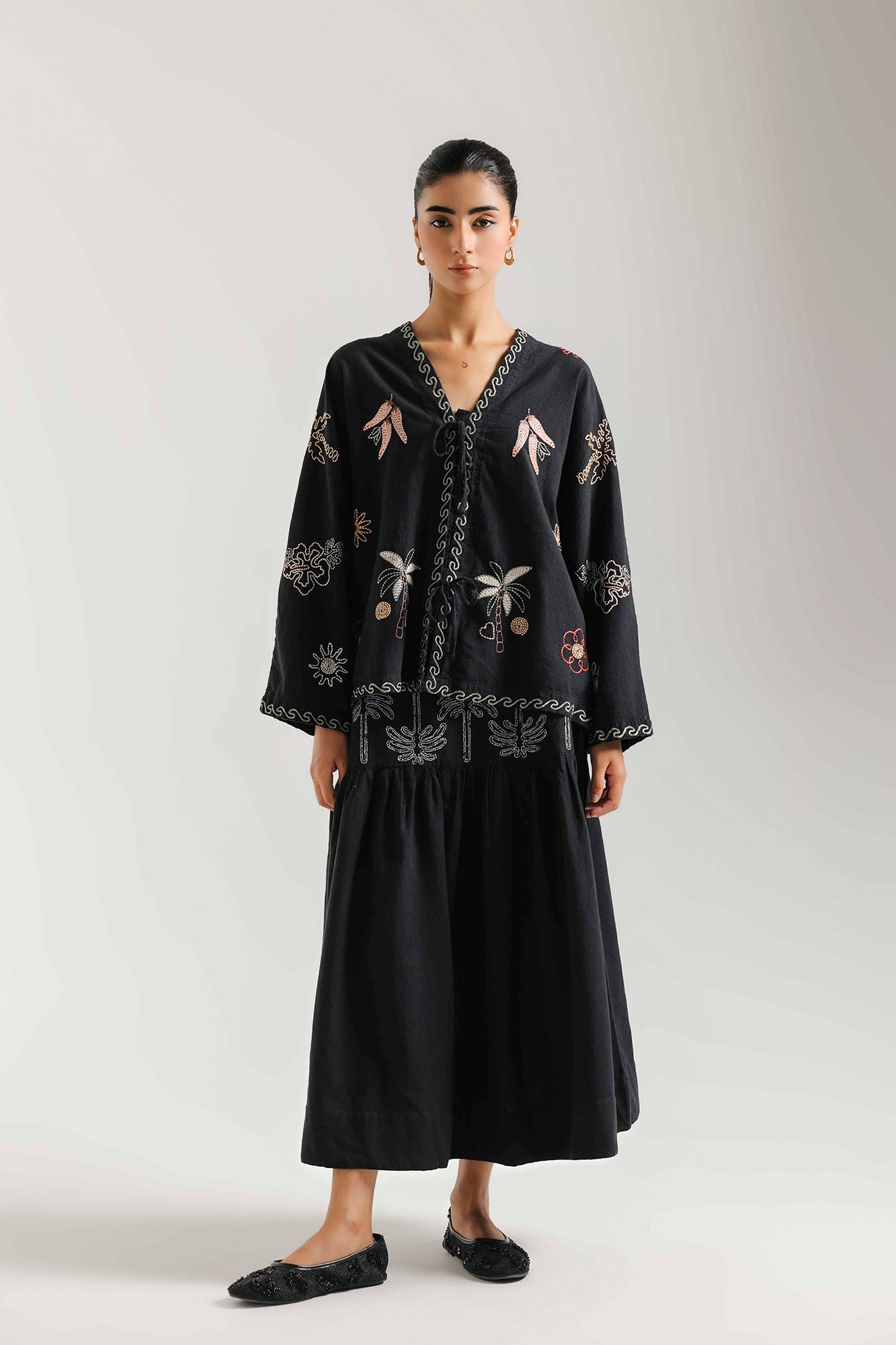EMBROIDERED TOP (E1138/101/902)