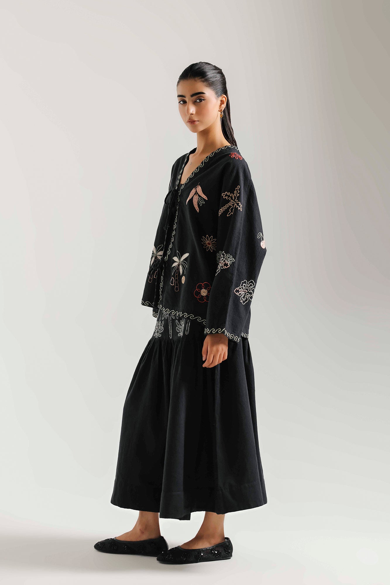 EMBROIDERED TOP (E1138/101/902)