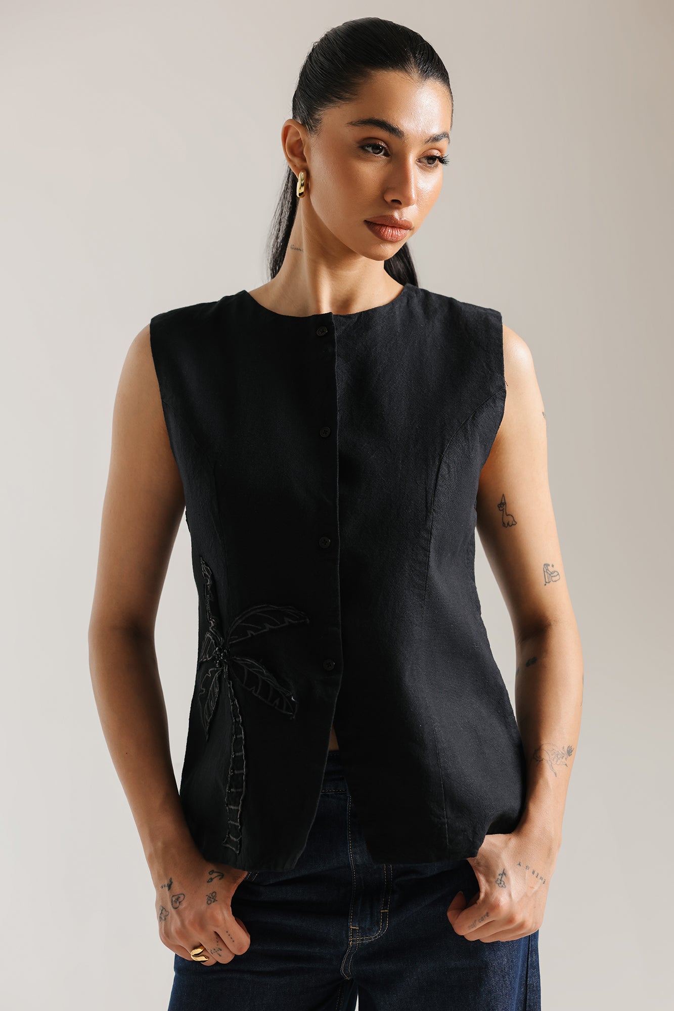 EMBROIDERED WAIST COAT (E1142/101/902)